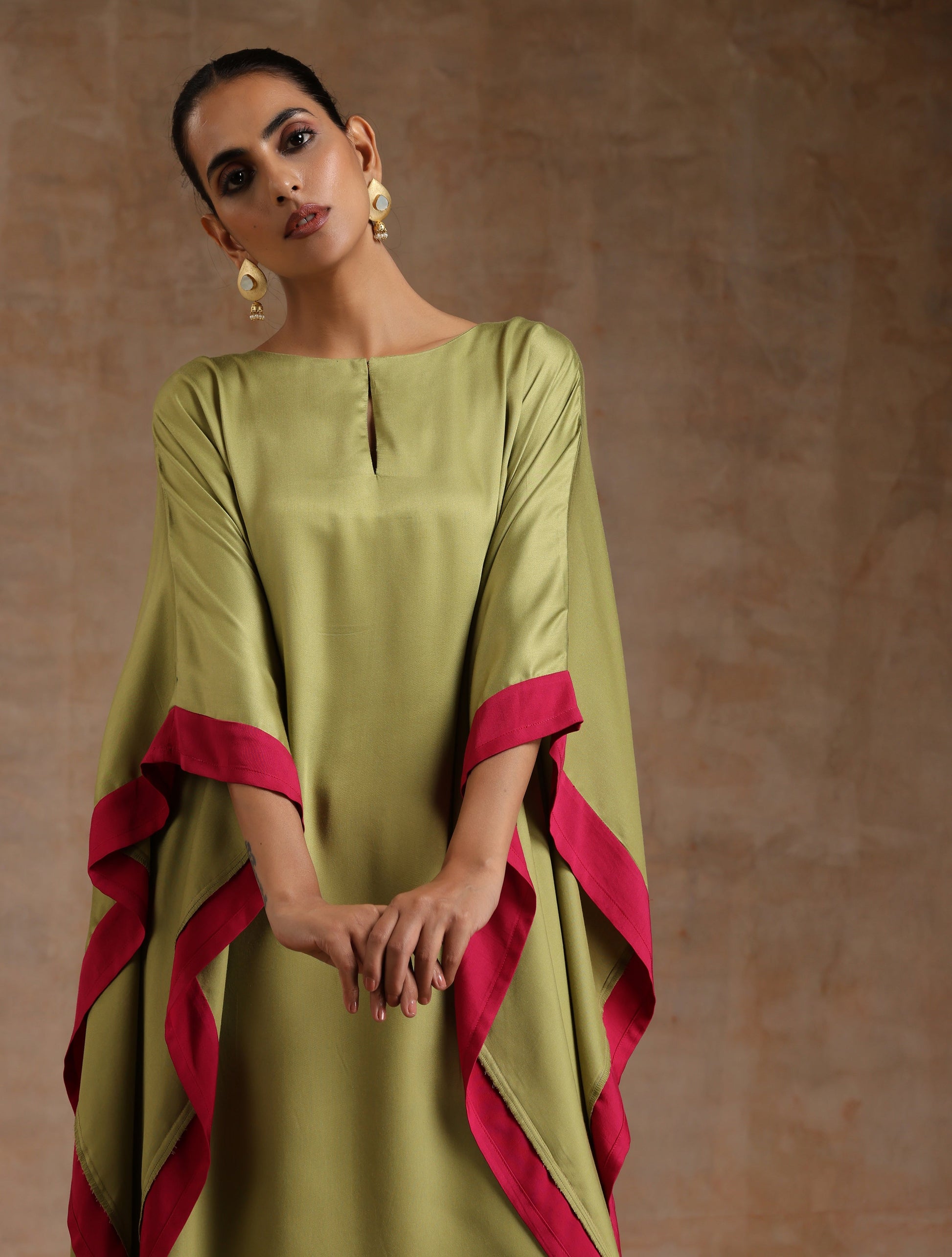 trueBrowns Light Green Modal Satin High-Low Kaftan Kurta Set | Swadesiicart