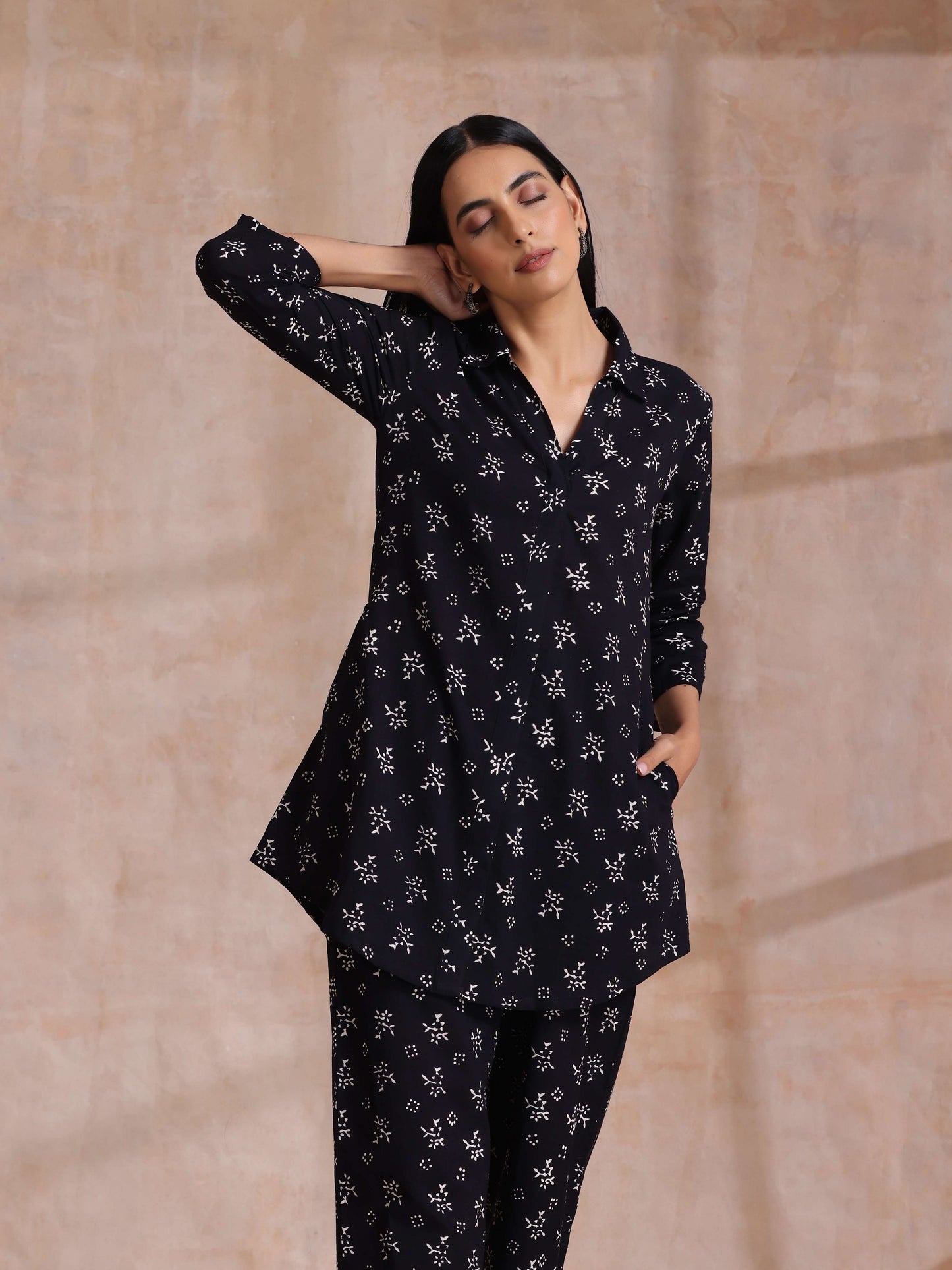 trueBrowns Black White Floral Print Cotton Collar Short Co-Ord Set - Swadesiicart