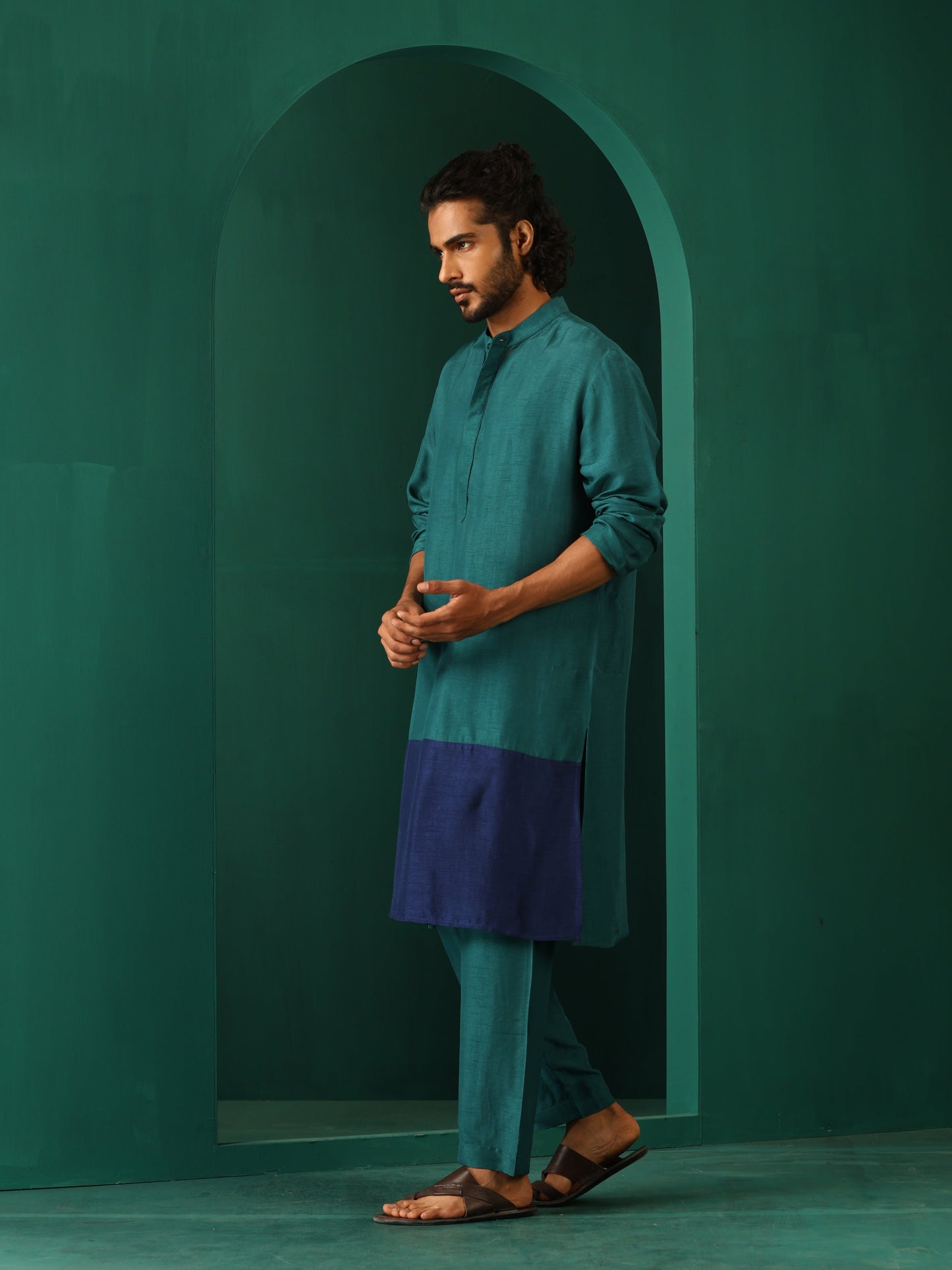 trueBrowns Men's Blue Color Block Silk Long Kurta | Swadesiicart