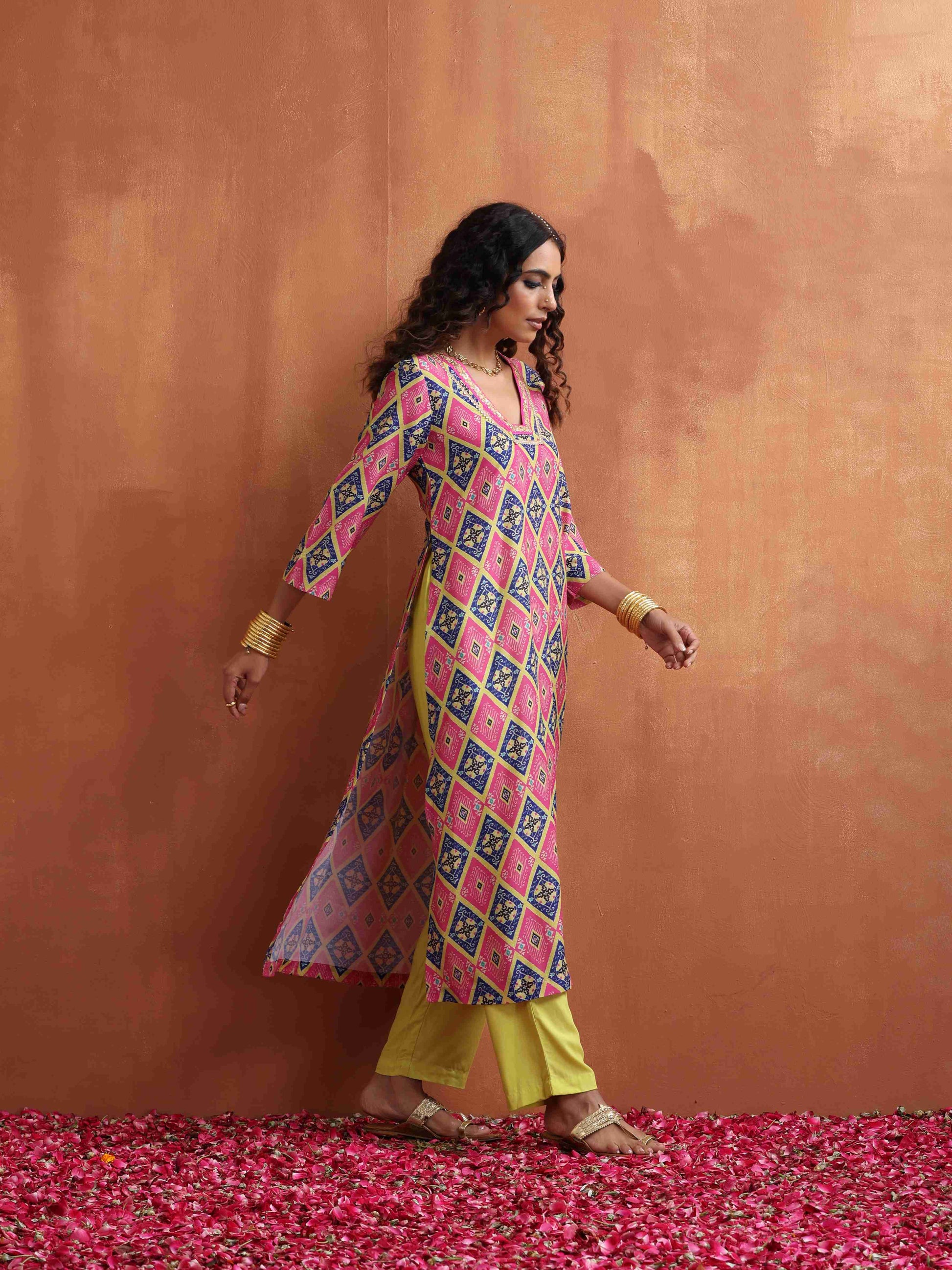 trueBrowns Pink Print High Slit Kurta Set | Swadesiicart