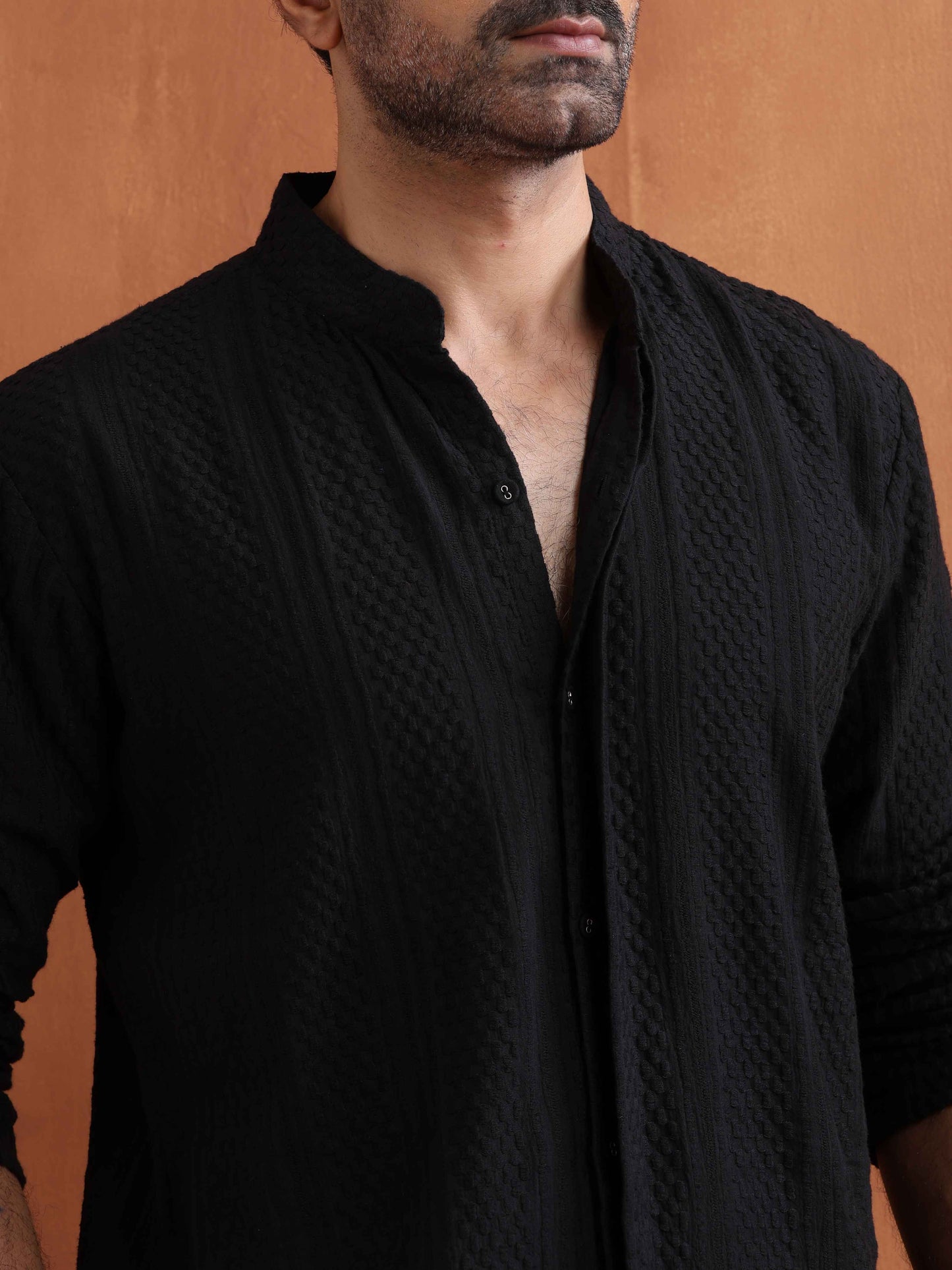 trueBrowns Men's Black Textured Cotton Dobby Front Open Kurta | Swadesiicart