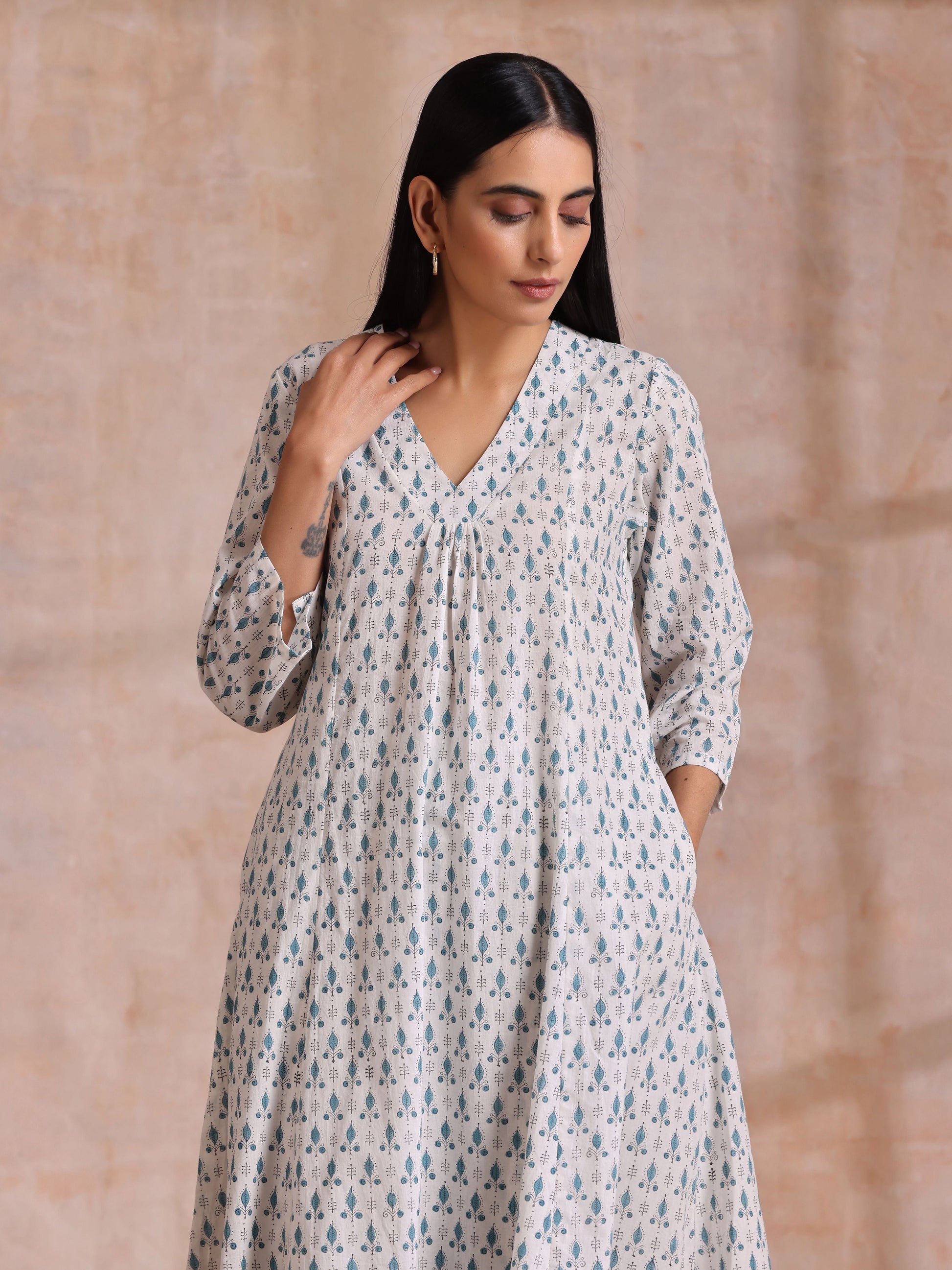 trueBrowns White With Teal Buta Block Print Cotton Front Neck Gathered Kurta Pant Set | Swadesiicart