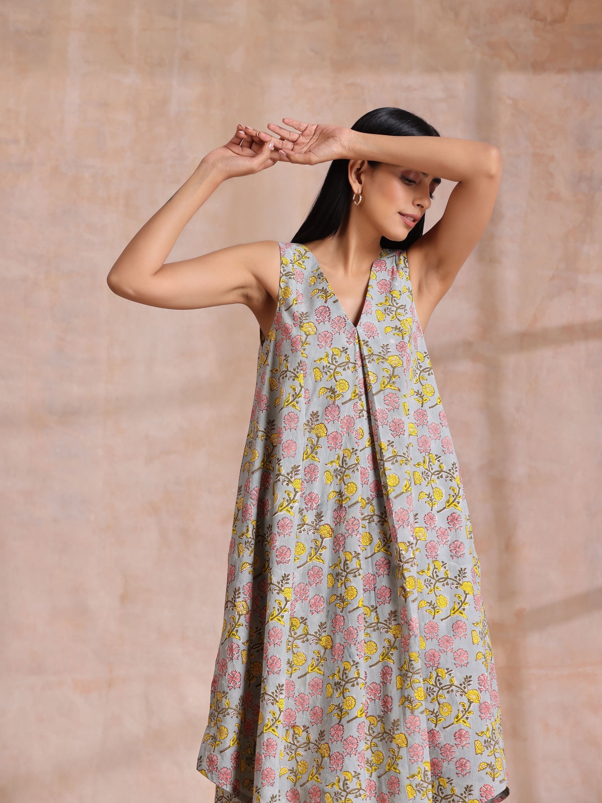 trueBrowns Grey Overall Floral Block Print Cotton Sleeveless Flared Kurta Pant Set | Swadesiicart