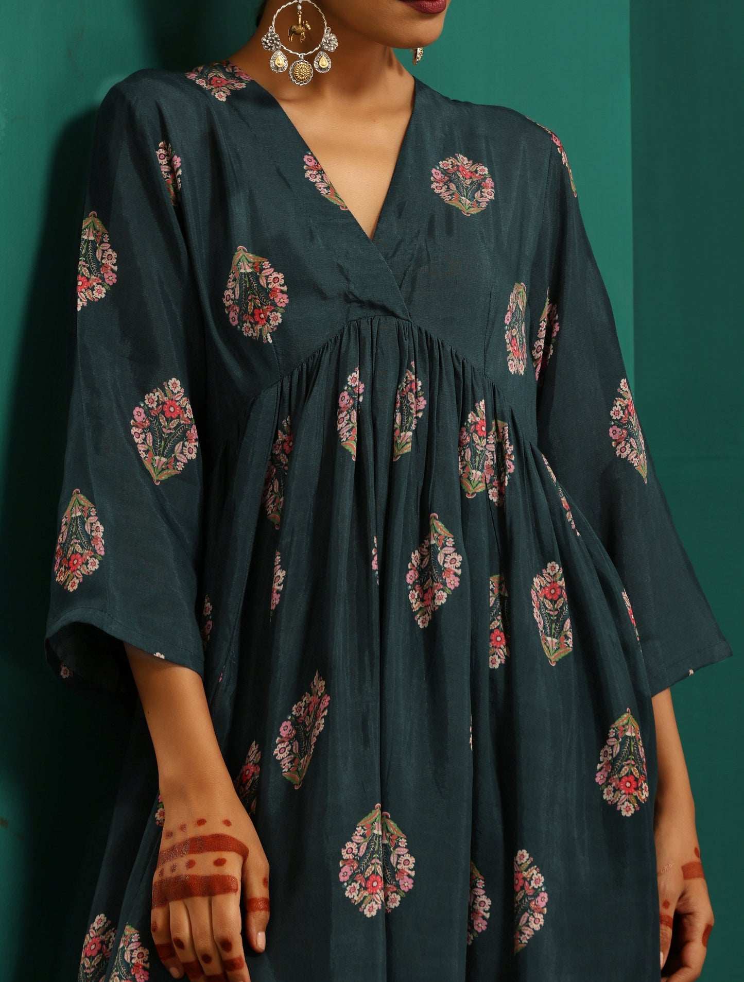 trueBrowns Deep Blue Floral Bunch Muslin Silk Printed V-Neck Waist Gathered Kurta Pant Set | Swadesiicart