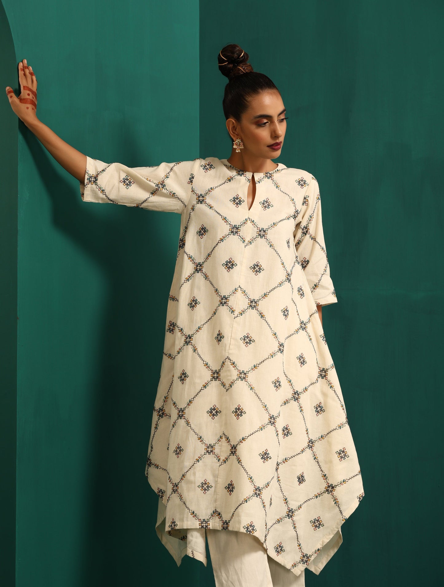 trueBrowns Ivory Rhombus Cotton Handkerchief Kurta Pant Set | Swadesiicart