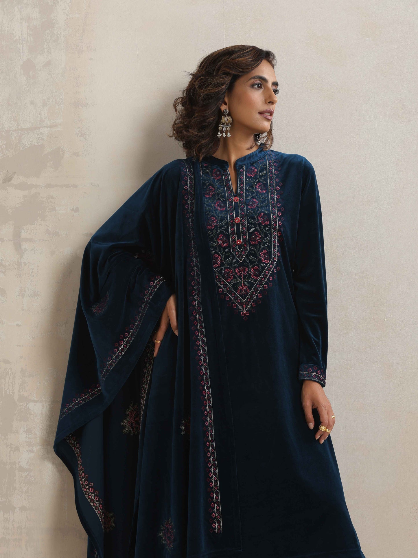 trueBrowns Blue Velvet Floral Embroidered Kurta Pant Dupatta Set | Swadesiicart