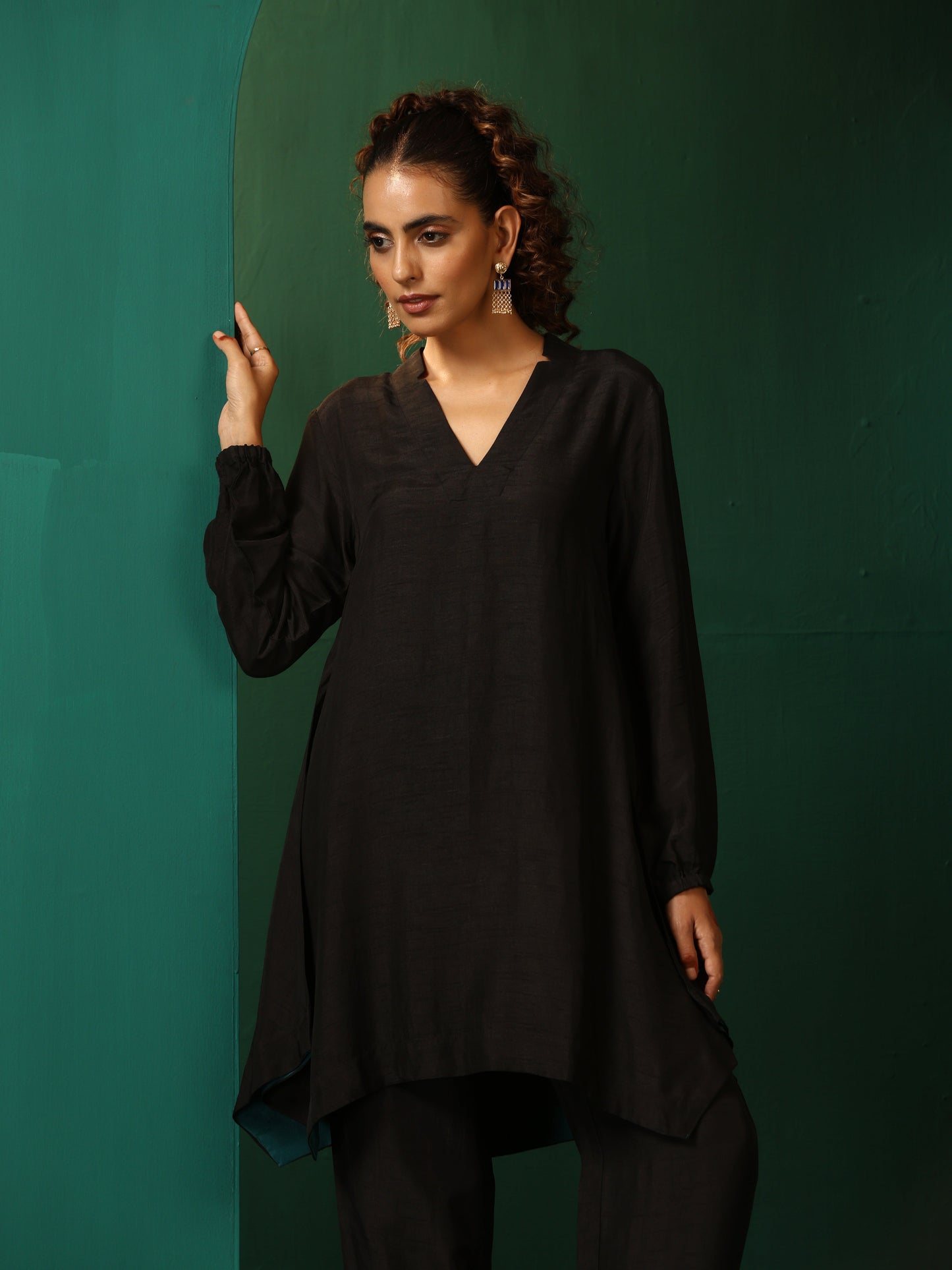 trueBrowns Black Silk Collar Co-ord Set - Swadesiicart