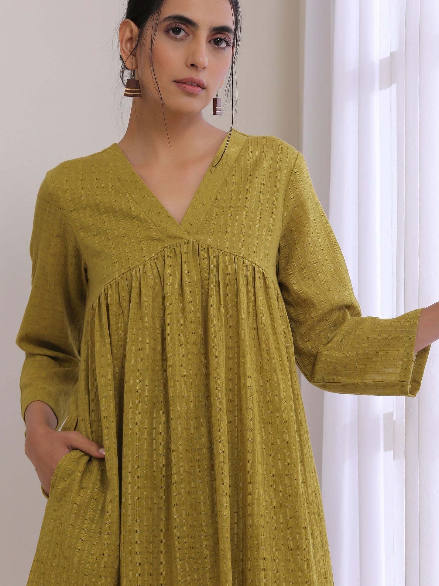 trueBrowns Avacado Green Dobby Flared Slit Kurta Pant Set | Swadesiicart