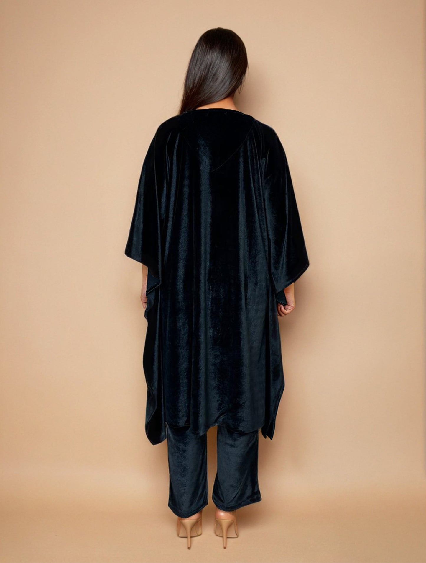 trueBrowns Black Velvet Embroidered Kaftan Kurta Set | Swadesiicart
