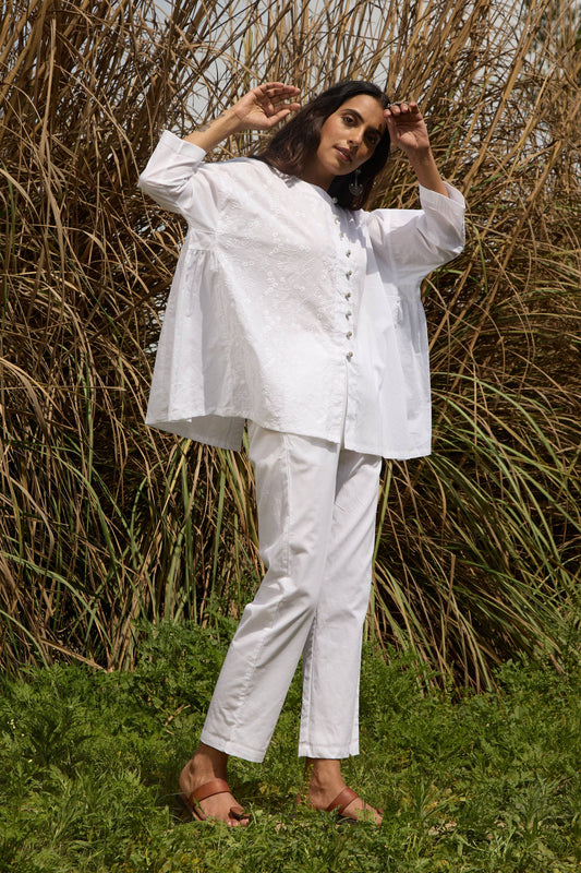 trueBrowns White Cotton Embroidered Relaxed Co-ord Set - Swadesiicart