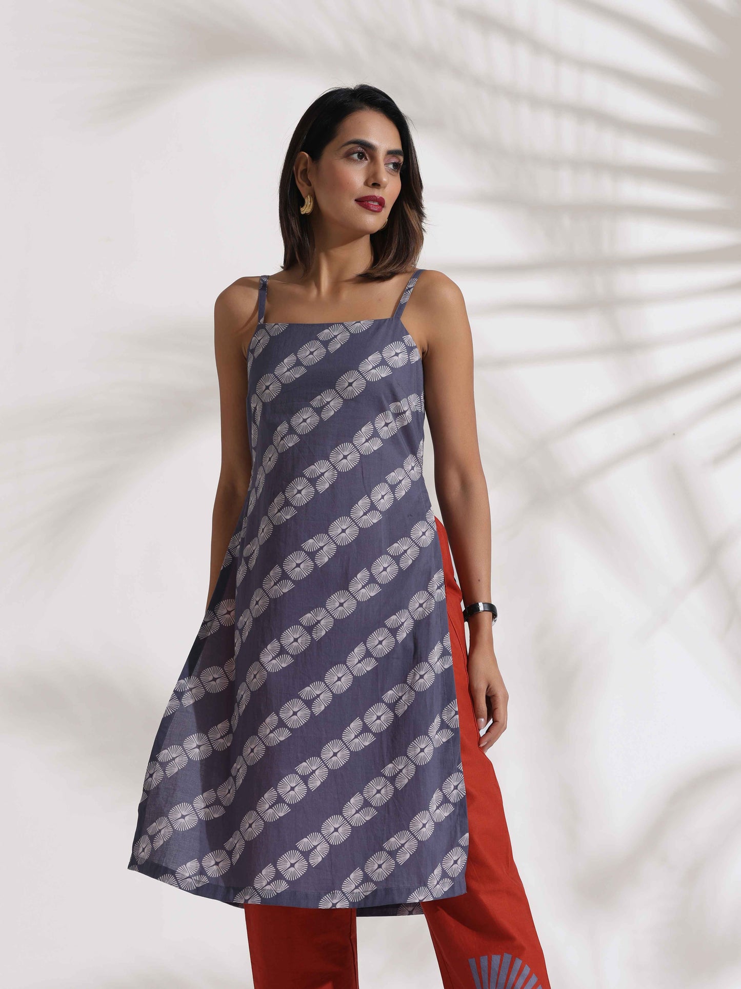 trueBrowns Grey Cotton Print Highslit Kurta Set | Swadesiicart