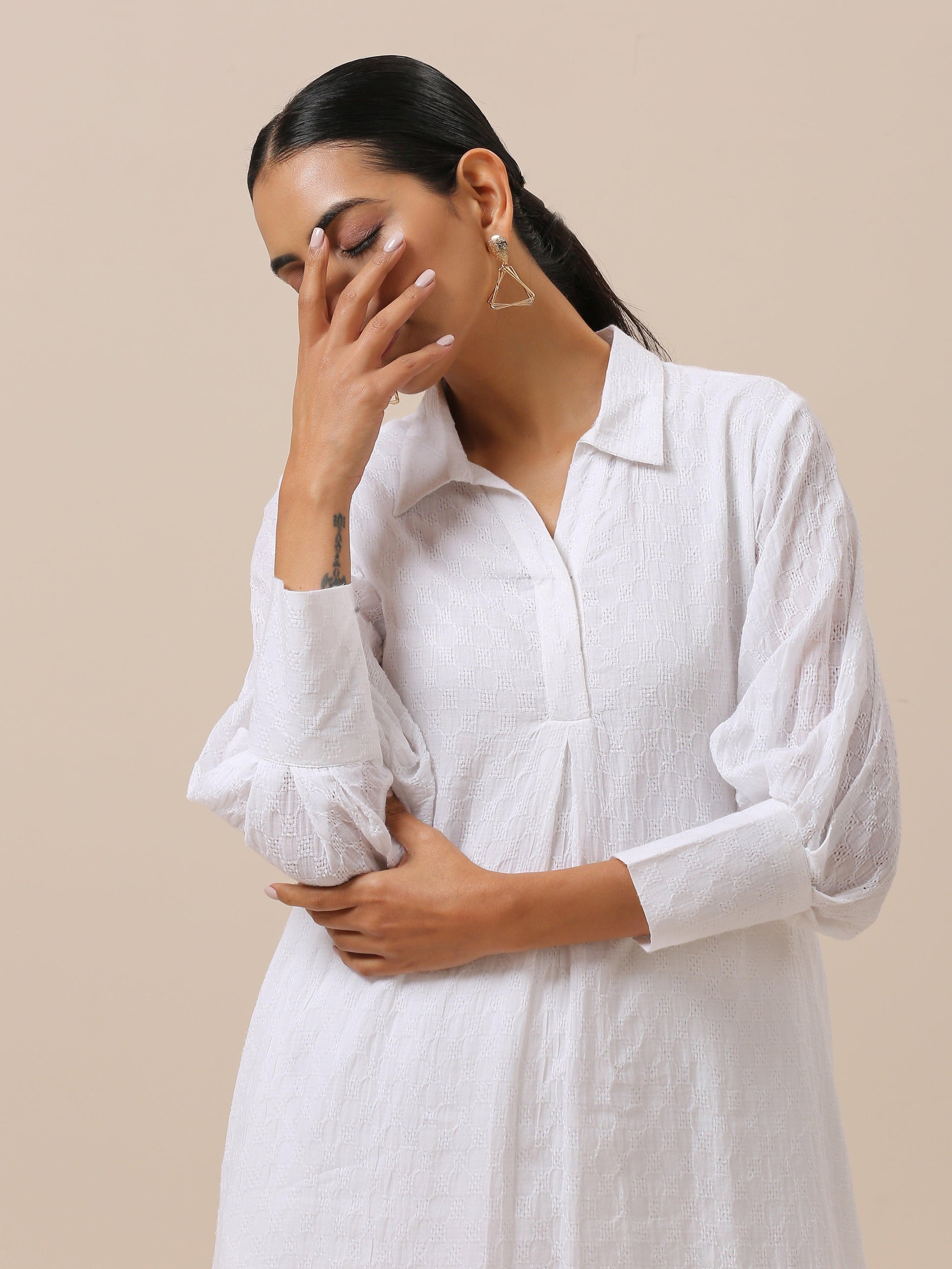 trueBrowns Cotton White Weave Collar Kurta Pant Set | Relove | Swadesiicart
