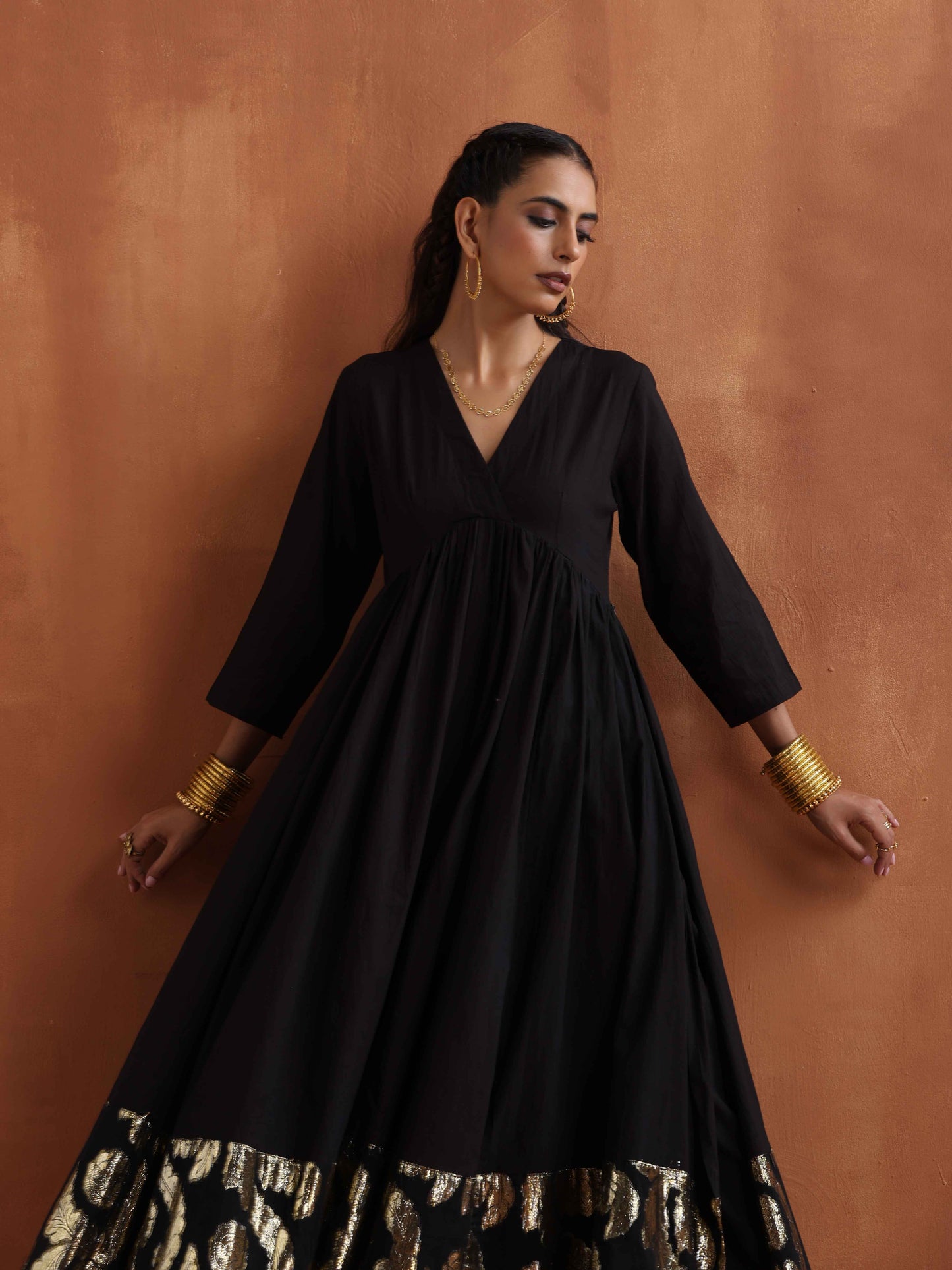 trueBrowns Black Metallic Flared Anarkali Kurta Set | Swadesiicart