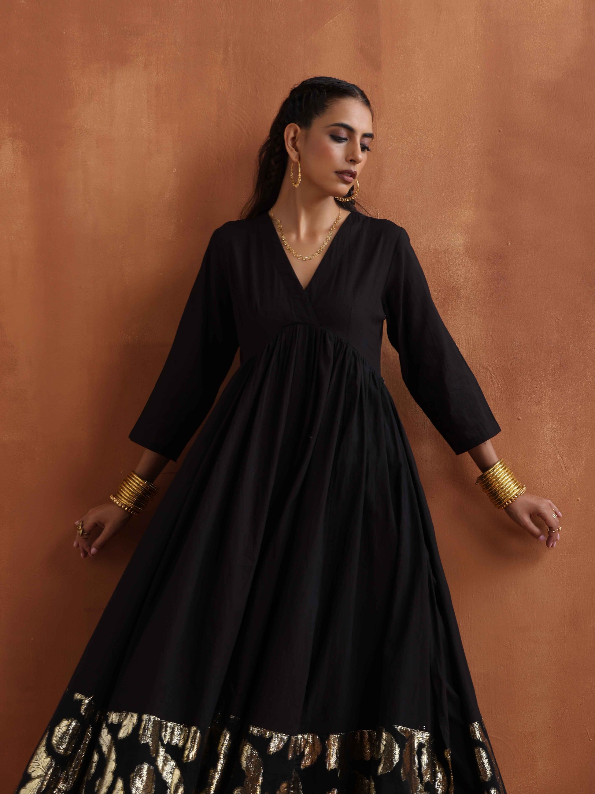 trueBrowns Black Metallic Flared Anarkali Kurta Set | Swadesiicart