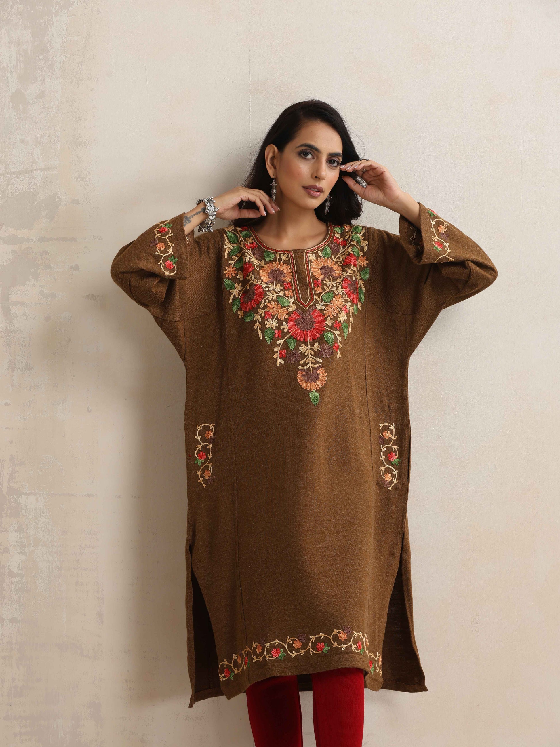 trueBrowns Brown Kashmiri Floral Embroidered Woollen Phiran Kurta | Swadesiicart