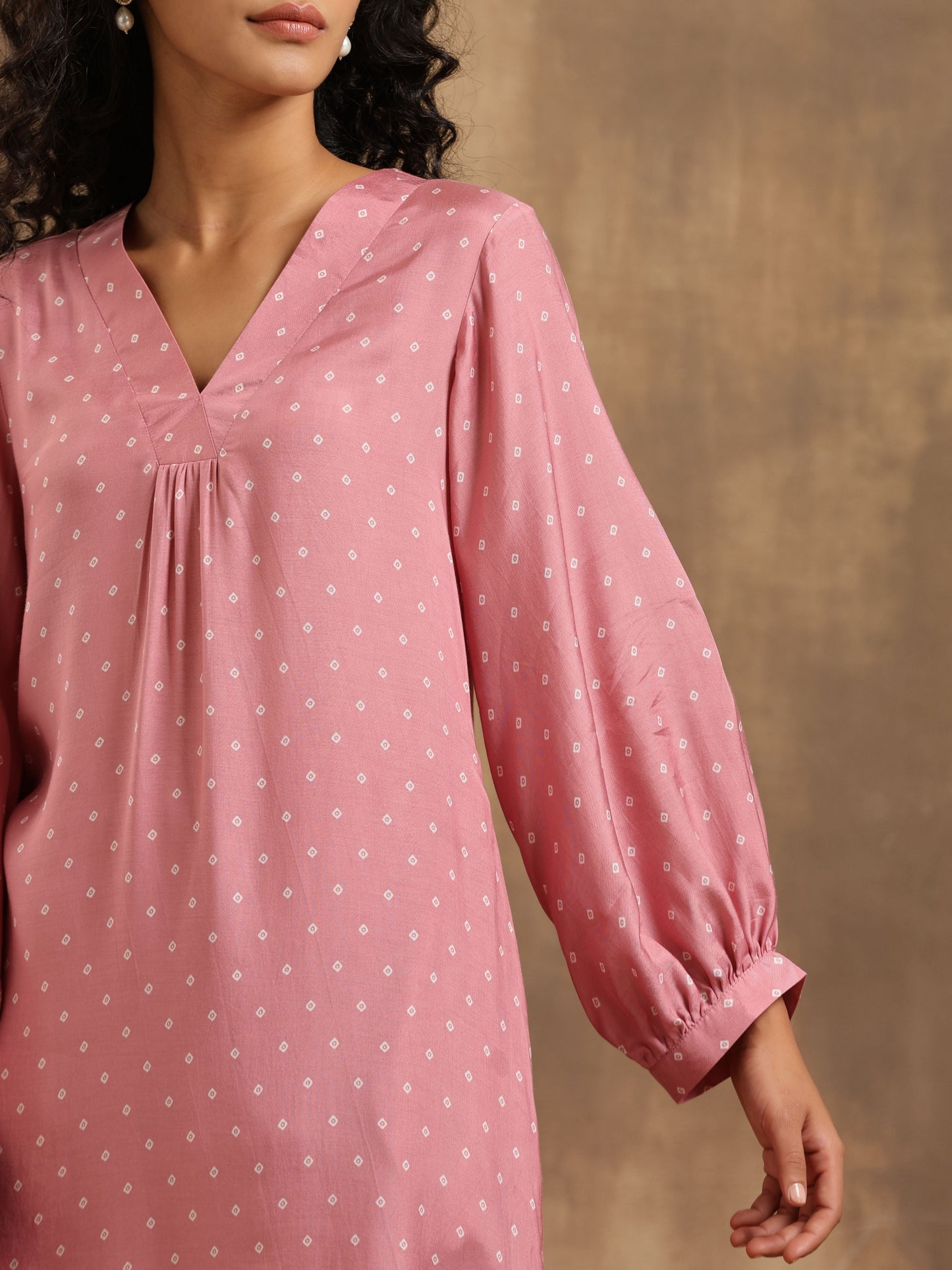 trueBrowns Light Mauve Bandhani Printed Silk Kurta Pant Set | Swadesiicart