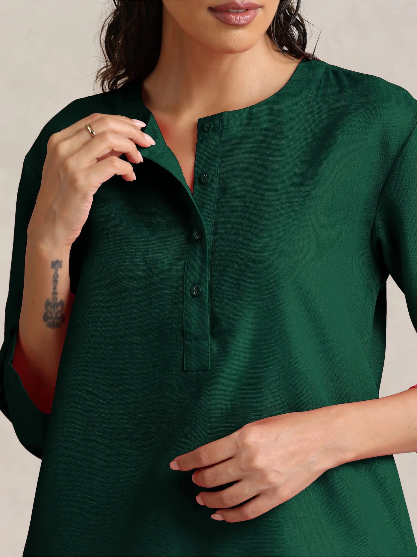 trueBrowns Dark Green Cotton Blend Short Kurta | Swadesiicart