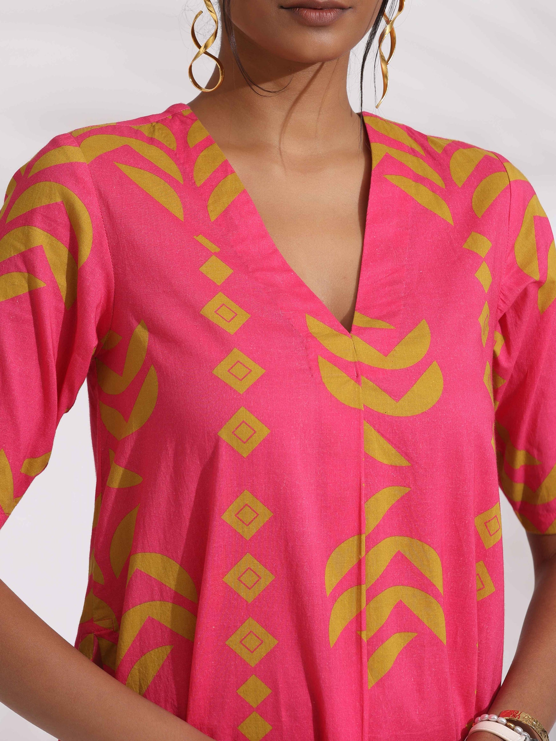trueBrowns Pink Cotton Print A-line Kurta Set | Swadesiicart
