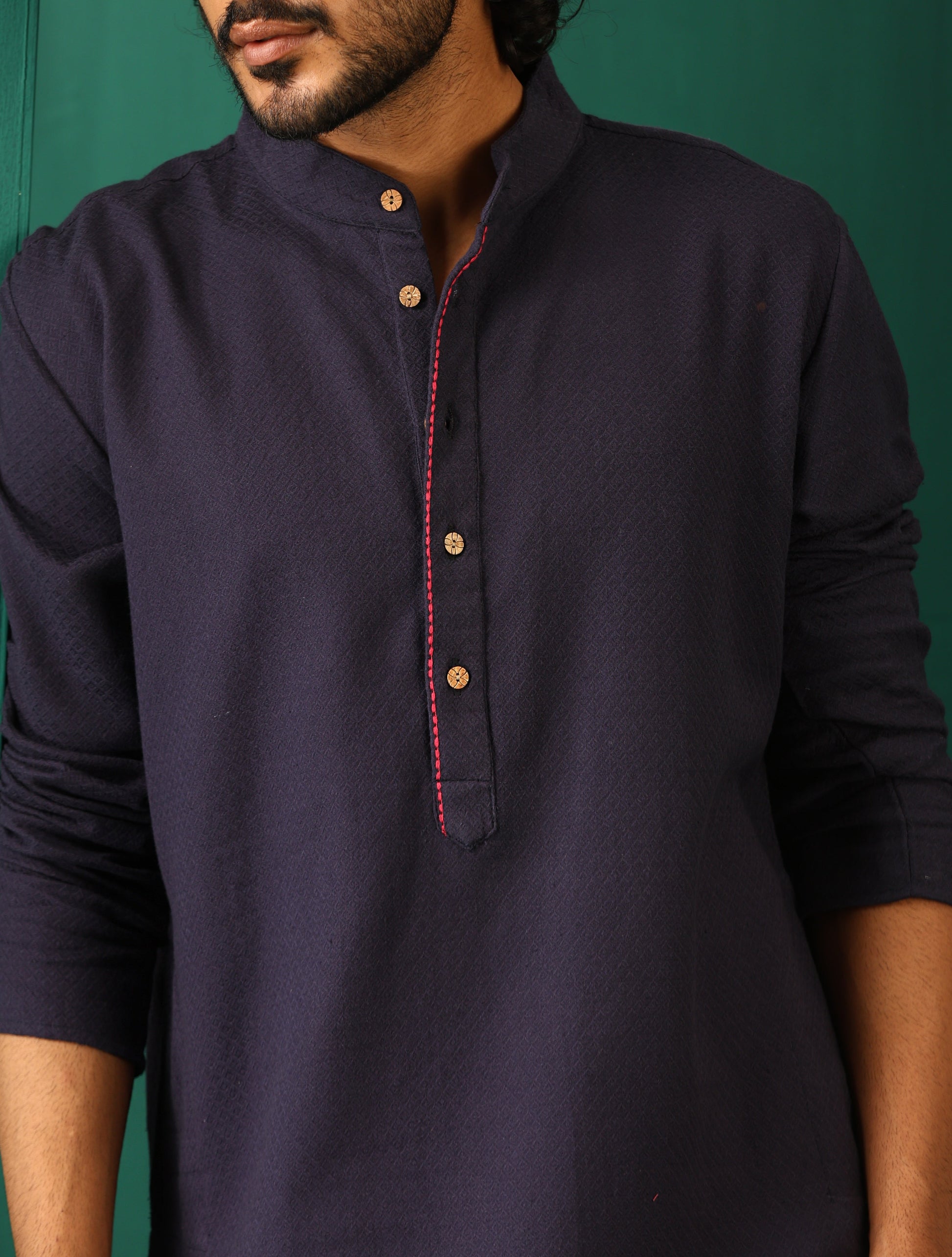 trueBrowns Men's Navy Dobby Textured Kurta | Swadesiicart