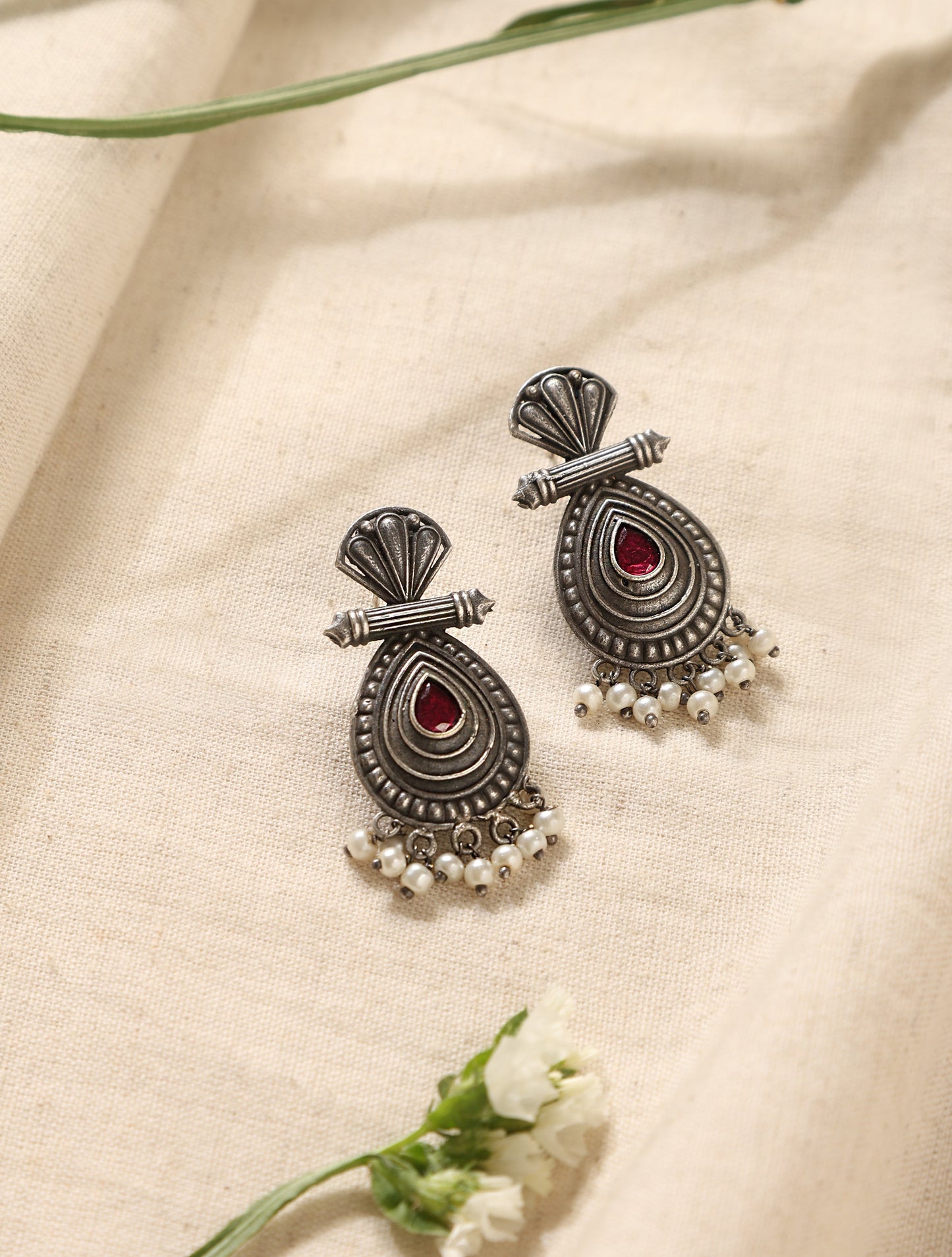 trueBrowns Silver Pearl Bead Earrings | Swadesiicart
