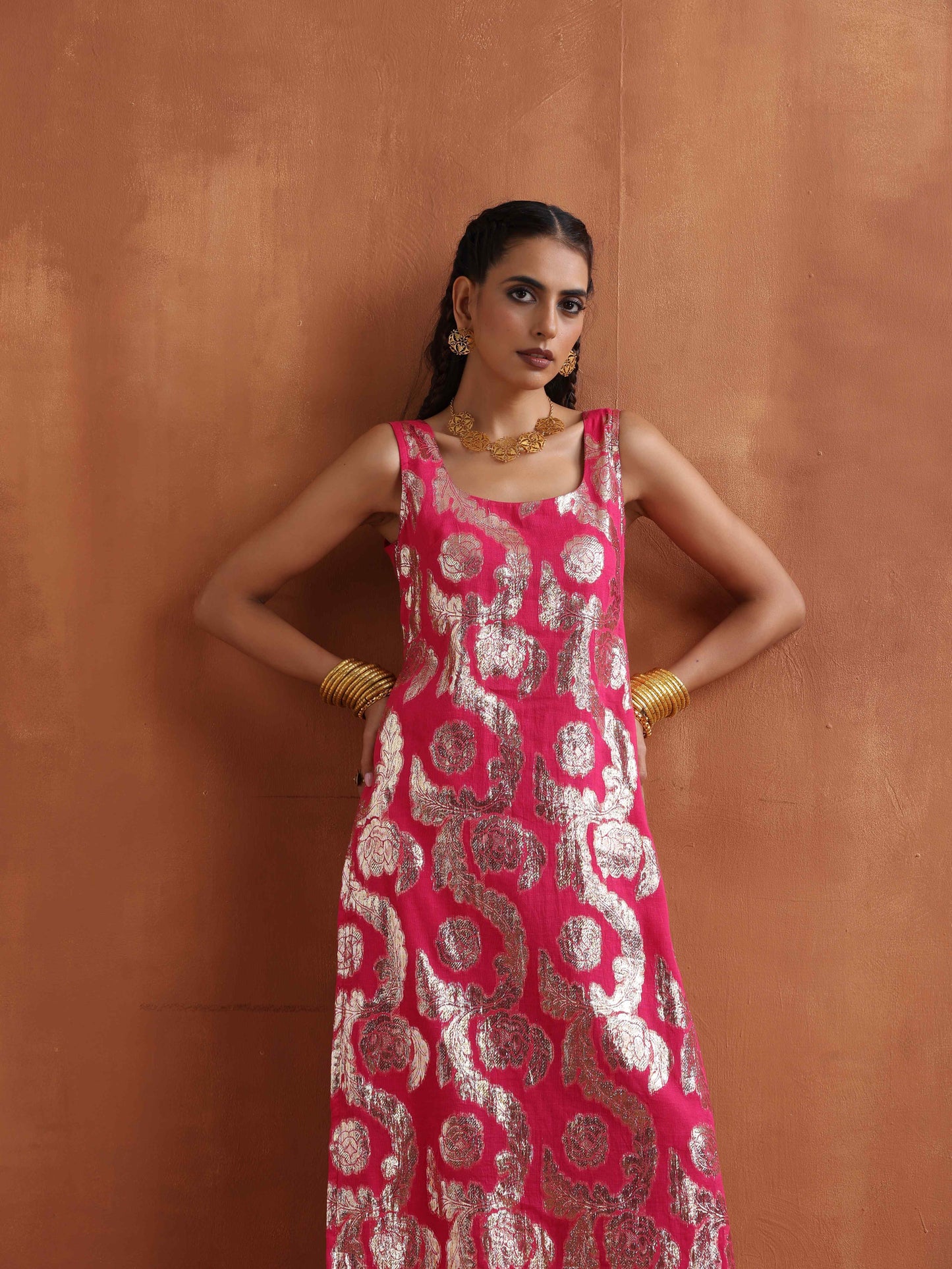 trueBrowns Pink Metallic Straight Kurta Set | Swadesiicart