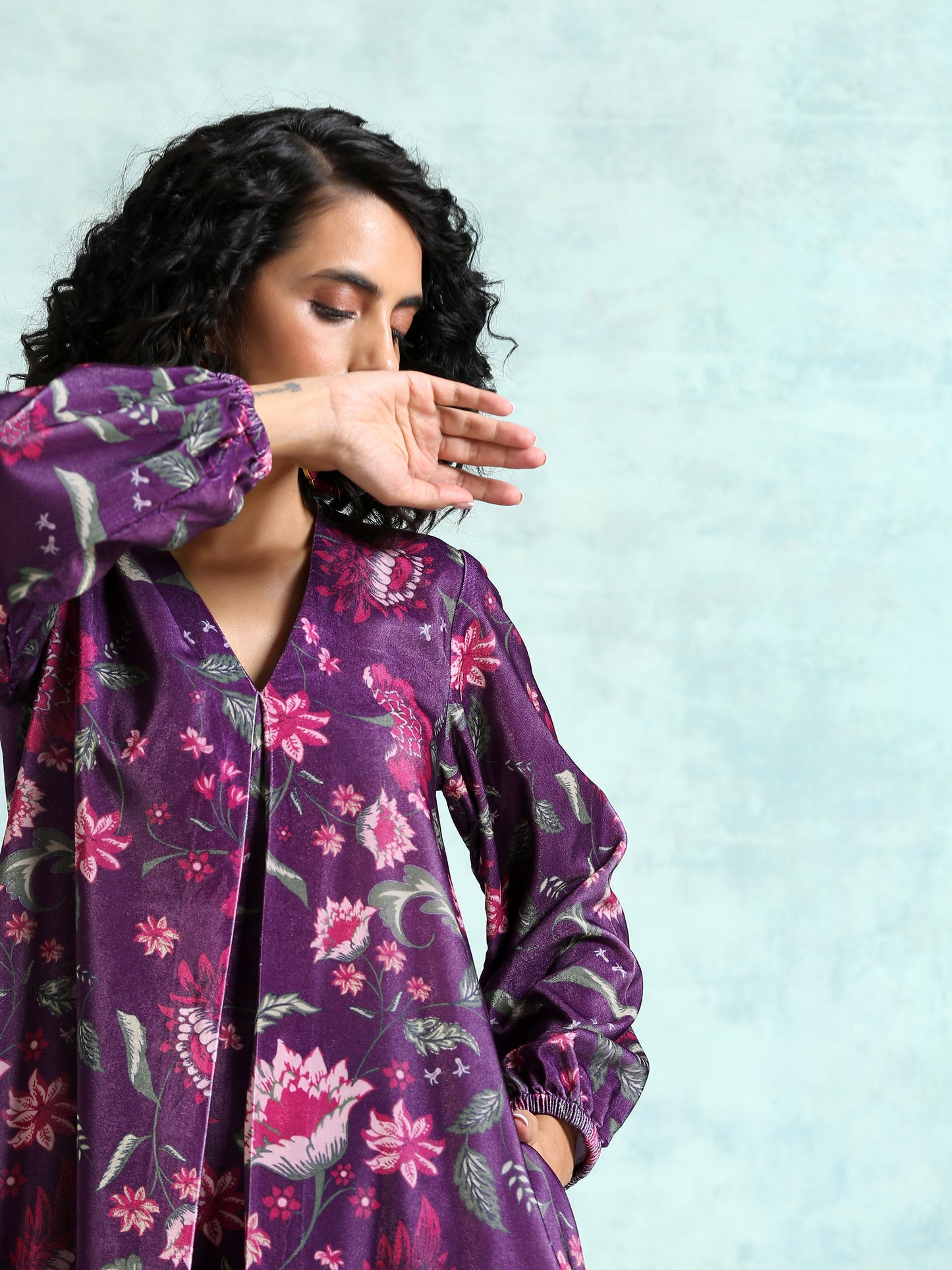 trueBrowns Wine Printed Velvet Neck Pleat Kurta | Swadesiicart