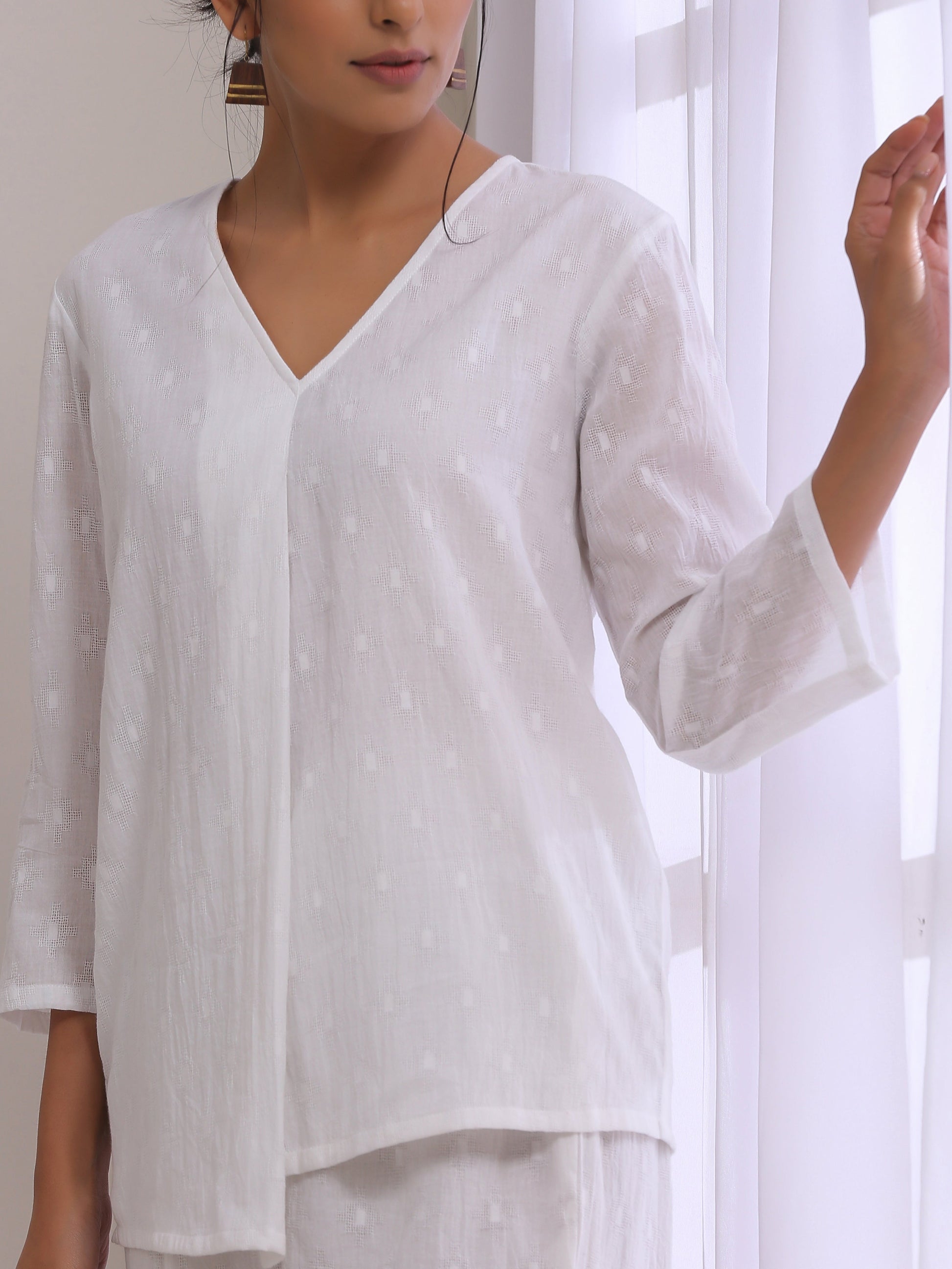trueBrowns White Dobby Short Asymmetric Co-Ord Set - Swadesiicart