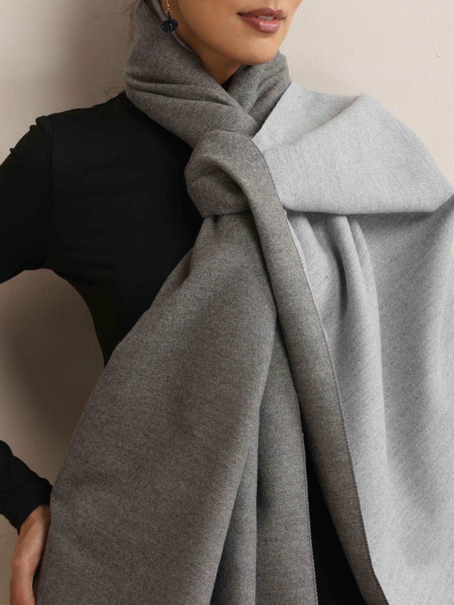 trueBrowns Grey Reversible Woollen Stole | Swadesiicart
