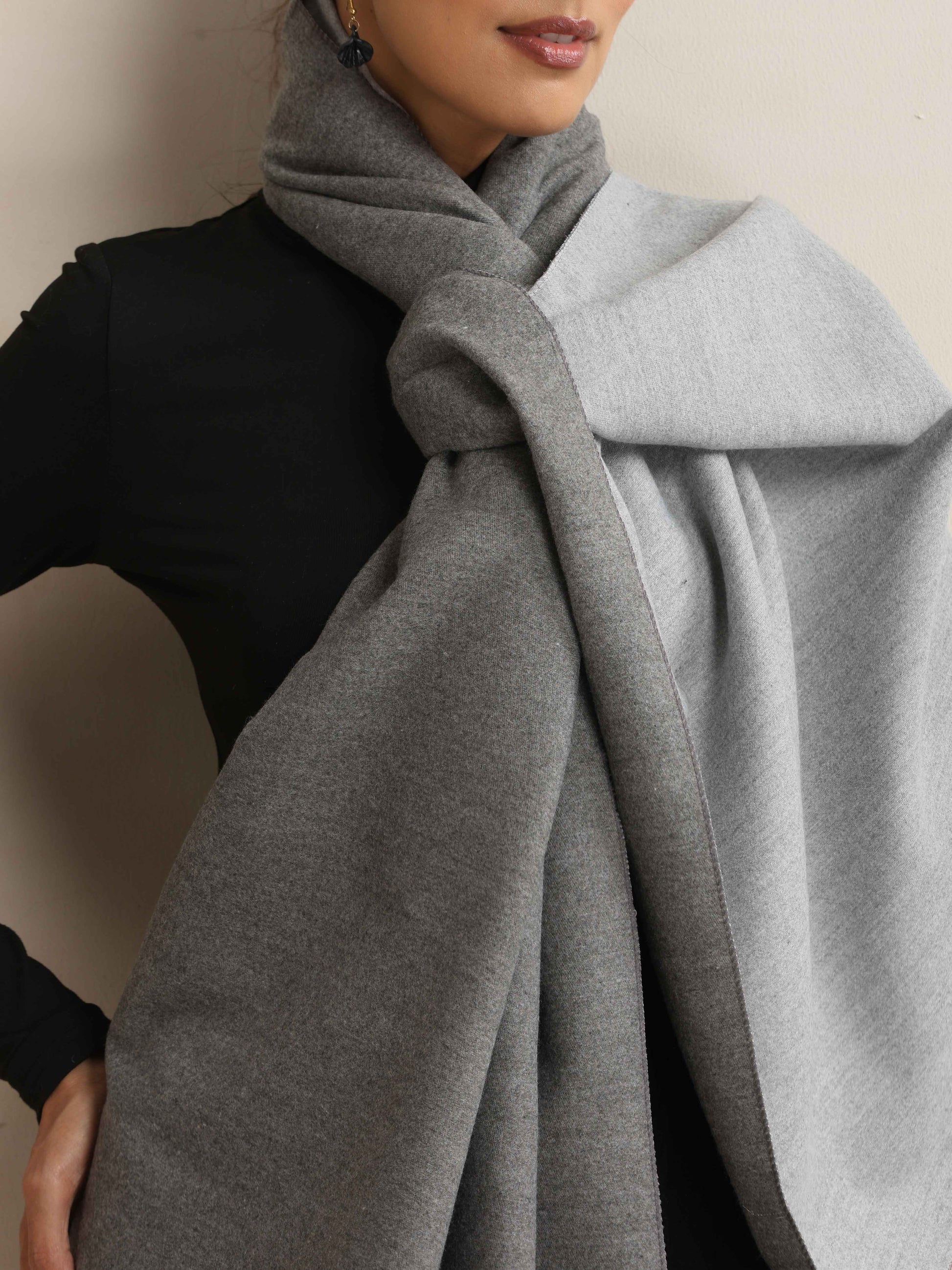trueBrowns Grey Reversible Woollen Stole | Swadesiicart