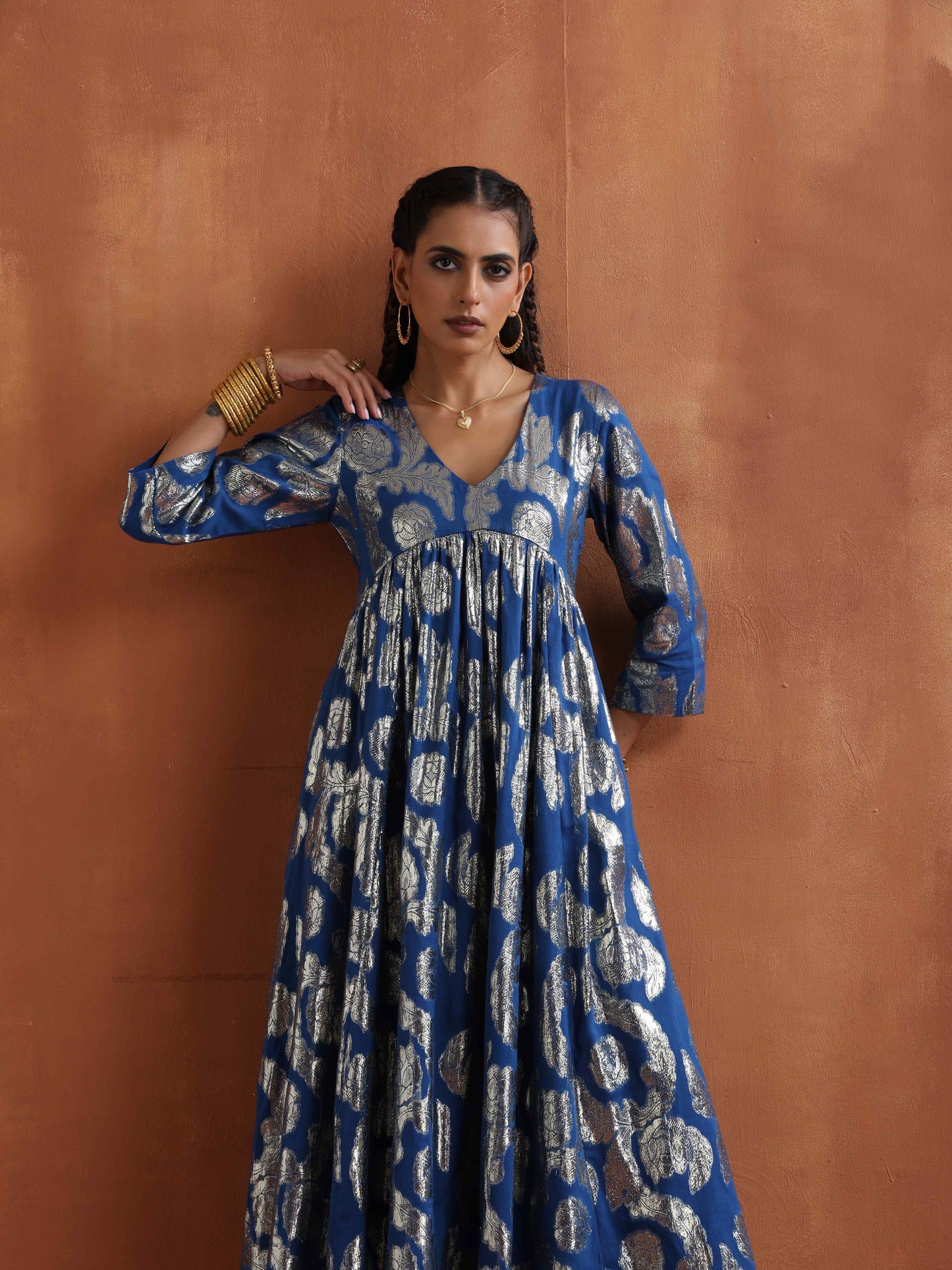 trueBrowns Blue Metallic Flared Anarkali Kurta Set | Swadesiicart