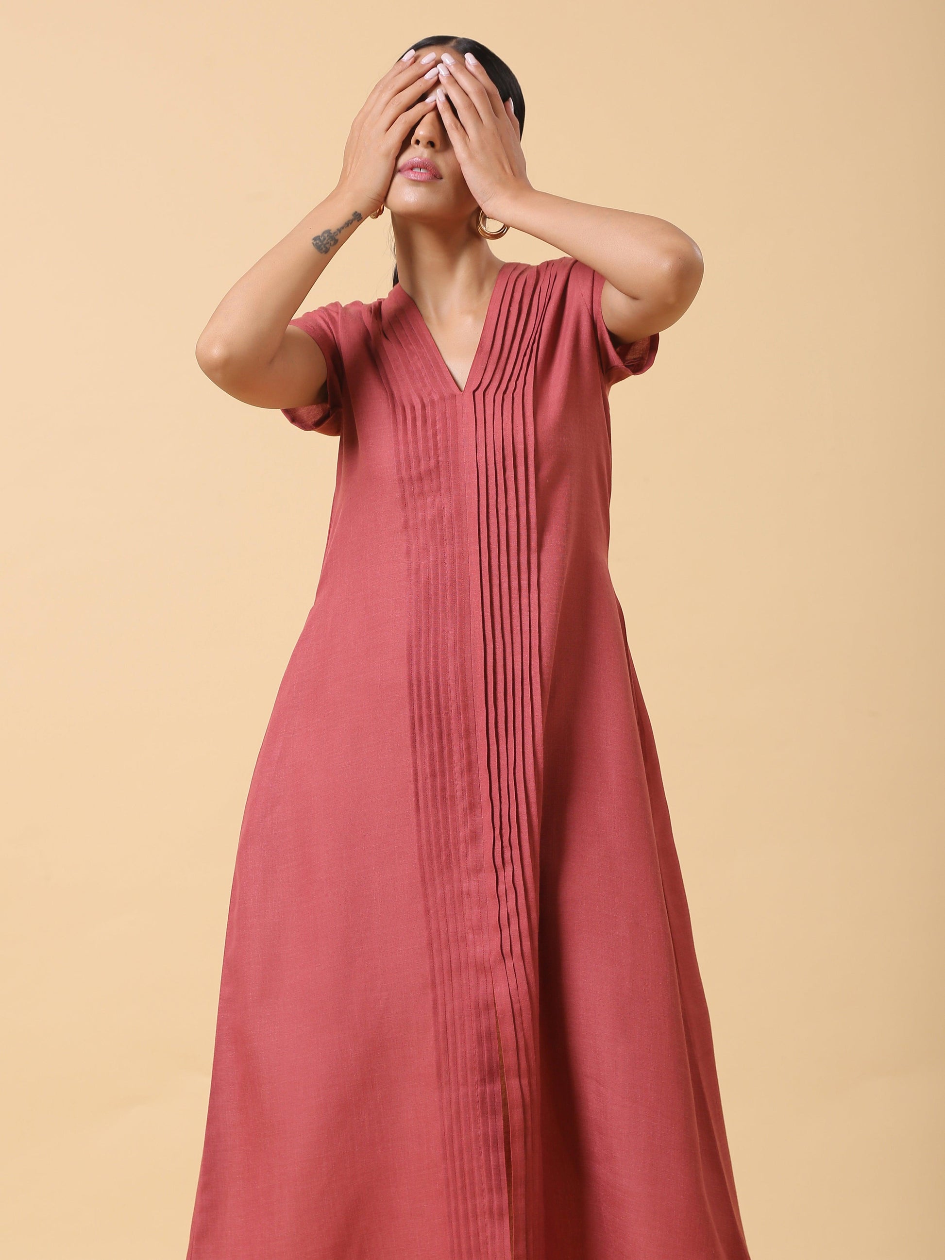 trueBrowns Cotton Linen Rust Red Pleated Dress | Swadesiicart