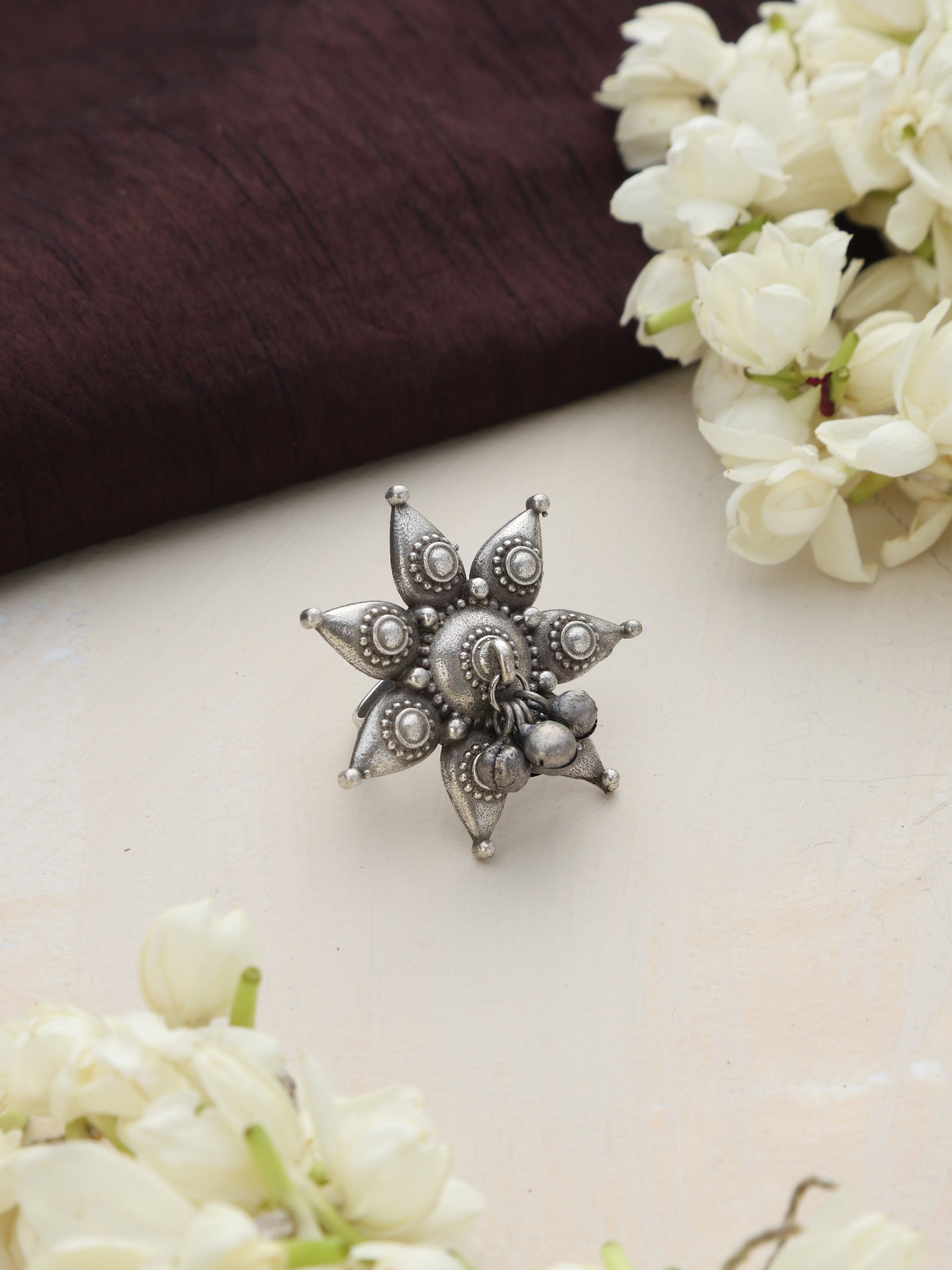 trueBrowns Silver Tone Floral Ring | Swadesiicart