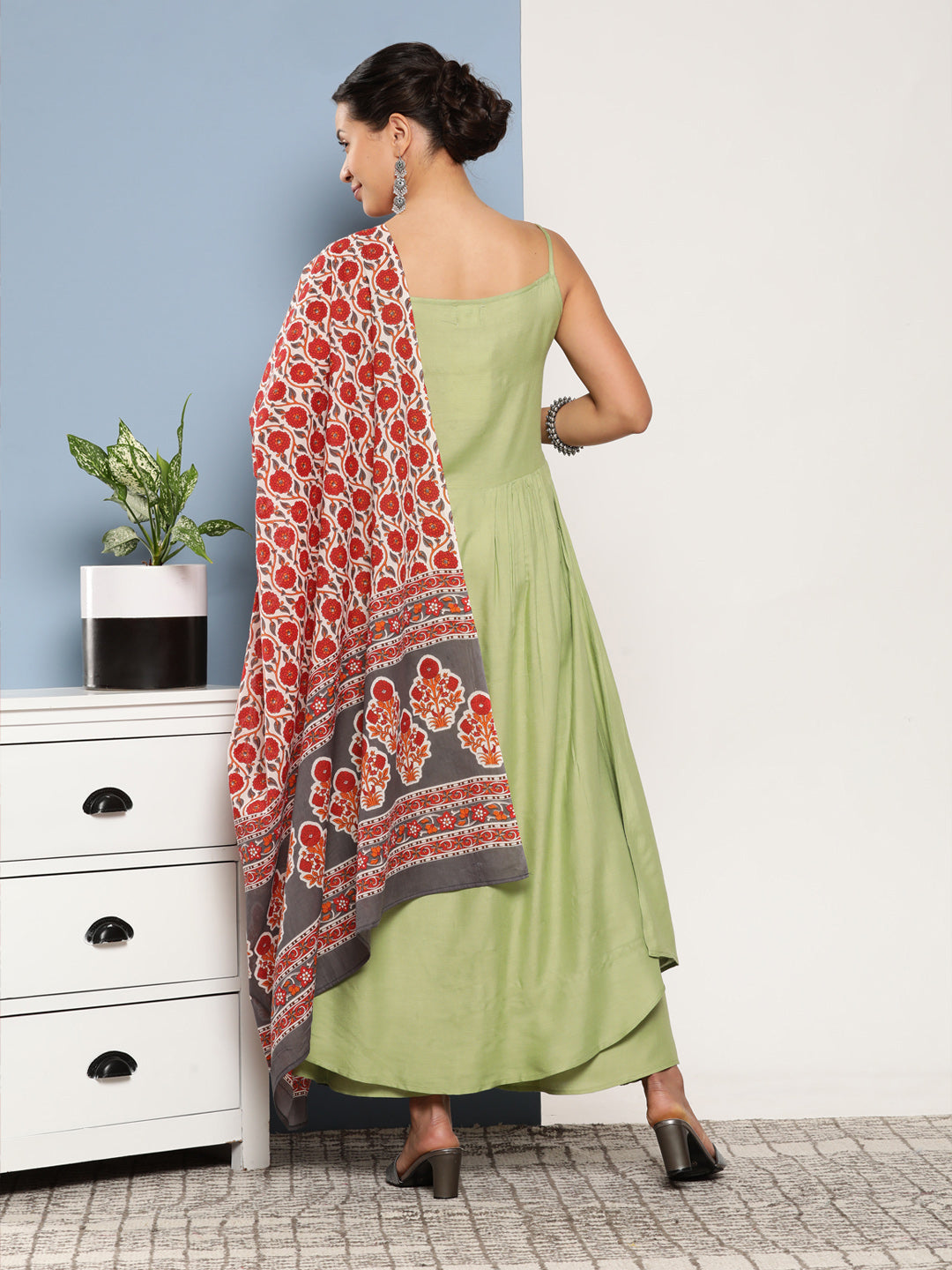 InWeave Women's Light Green Ray Strappy Set With Orange Floral Cotton Dupatta - Swadesiicart