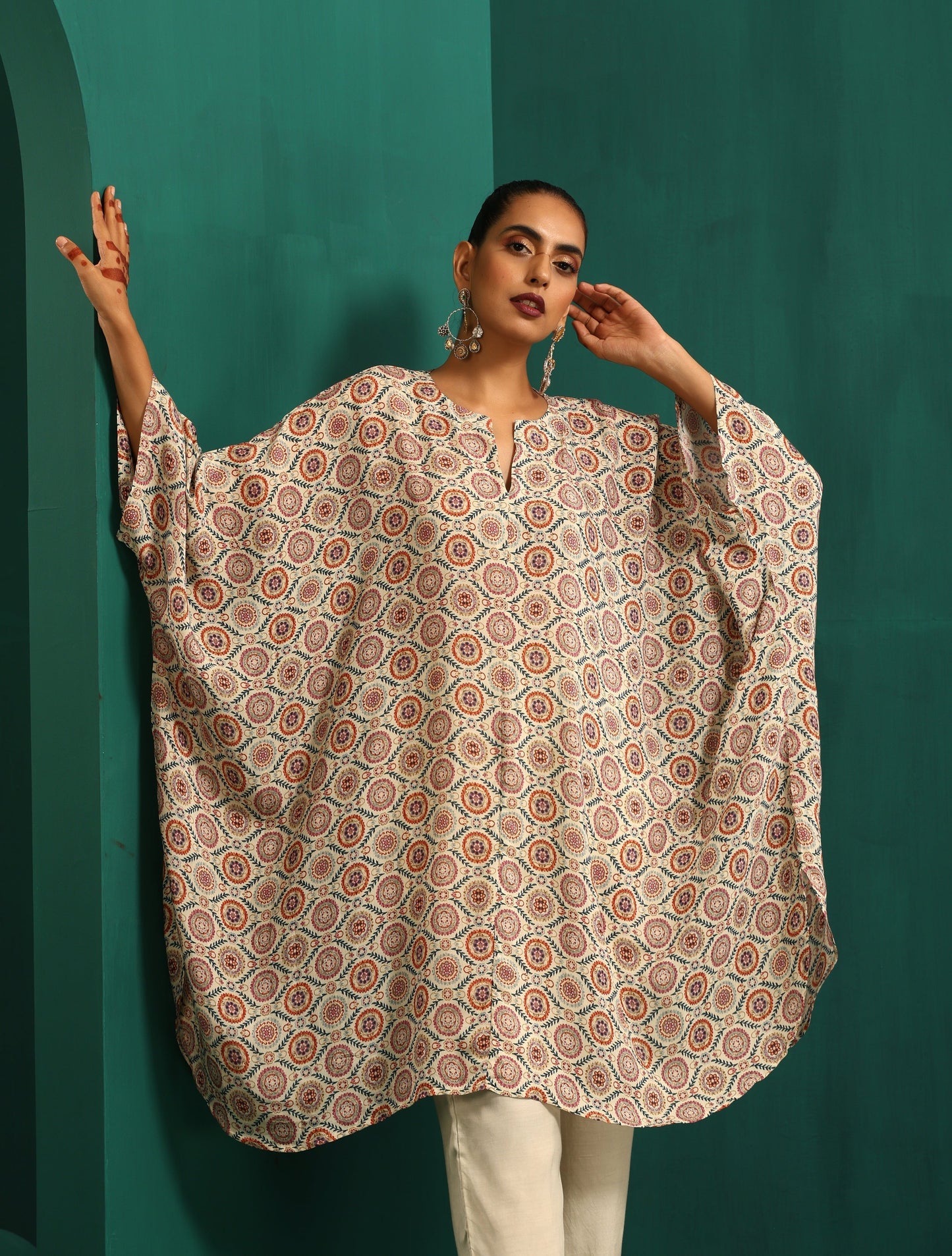 trueBrowns Off White Circle Floral Muslin Silk Printed Kaftan Pant Set | Swadesiicart