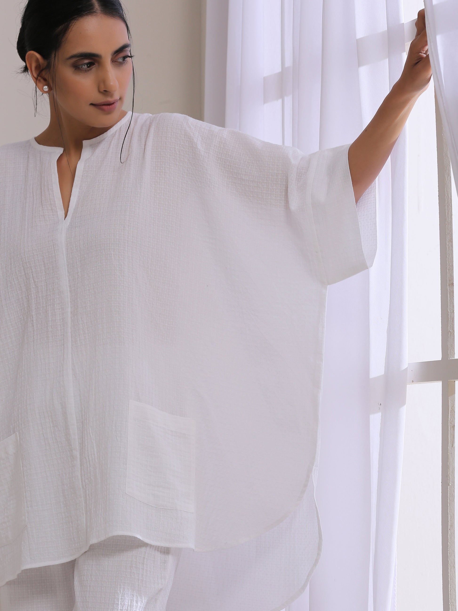 trueBrowns White Dobby Boxy Fit High Low Co-Ord Set - Swadesiicart