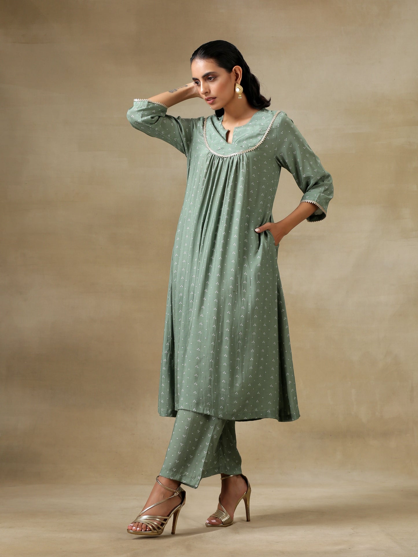 trueBrowns Light Green Bandhani Printed Silk Yoke Kurta Pant Set | Swadesiicart