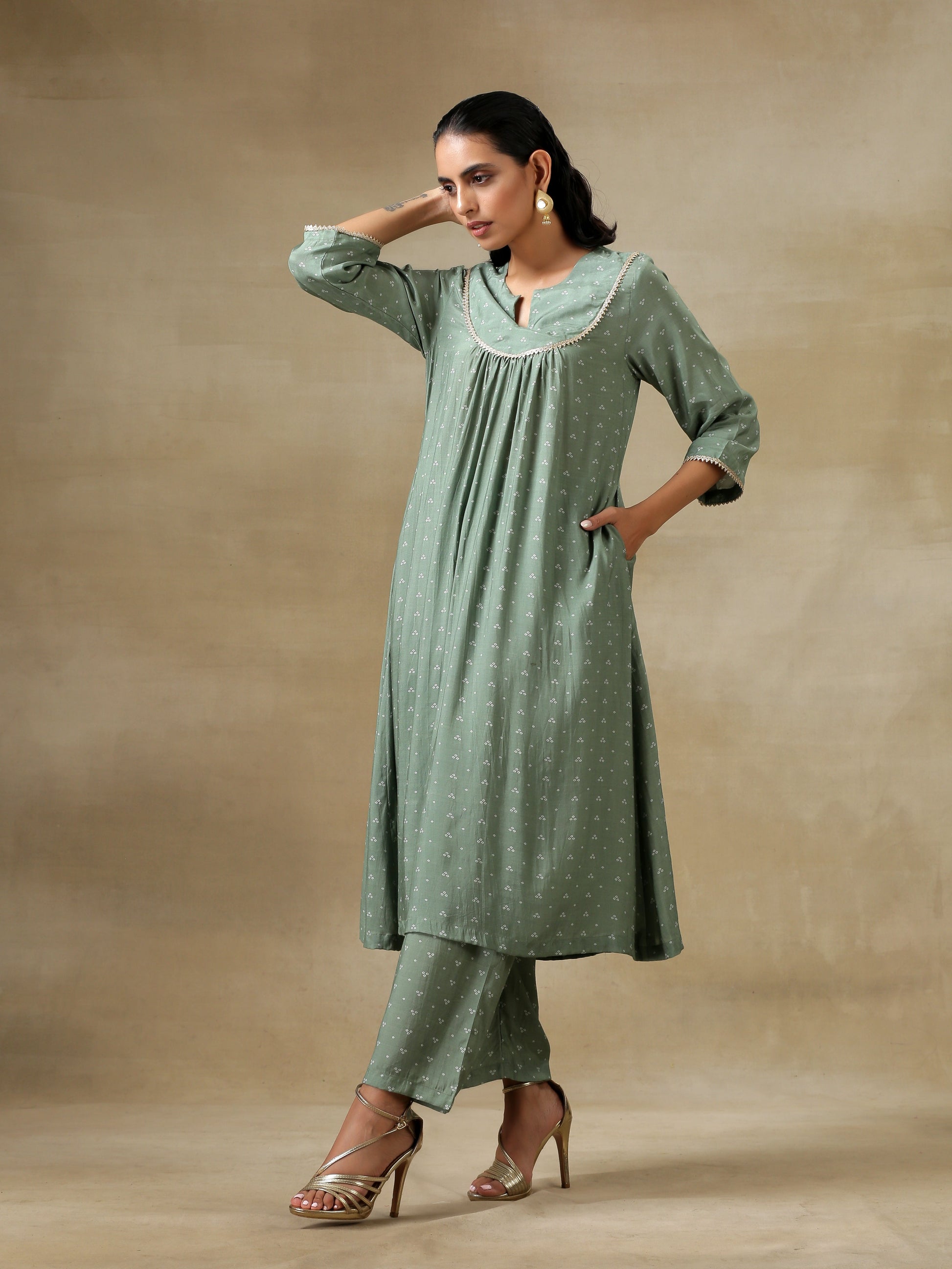 trueBrowns Light Green Bandhani Printed Silk Yoke Kurta Pant Set | Swadesiicart