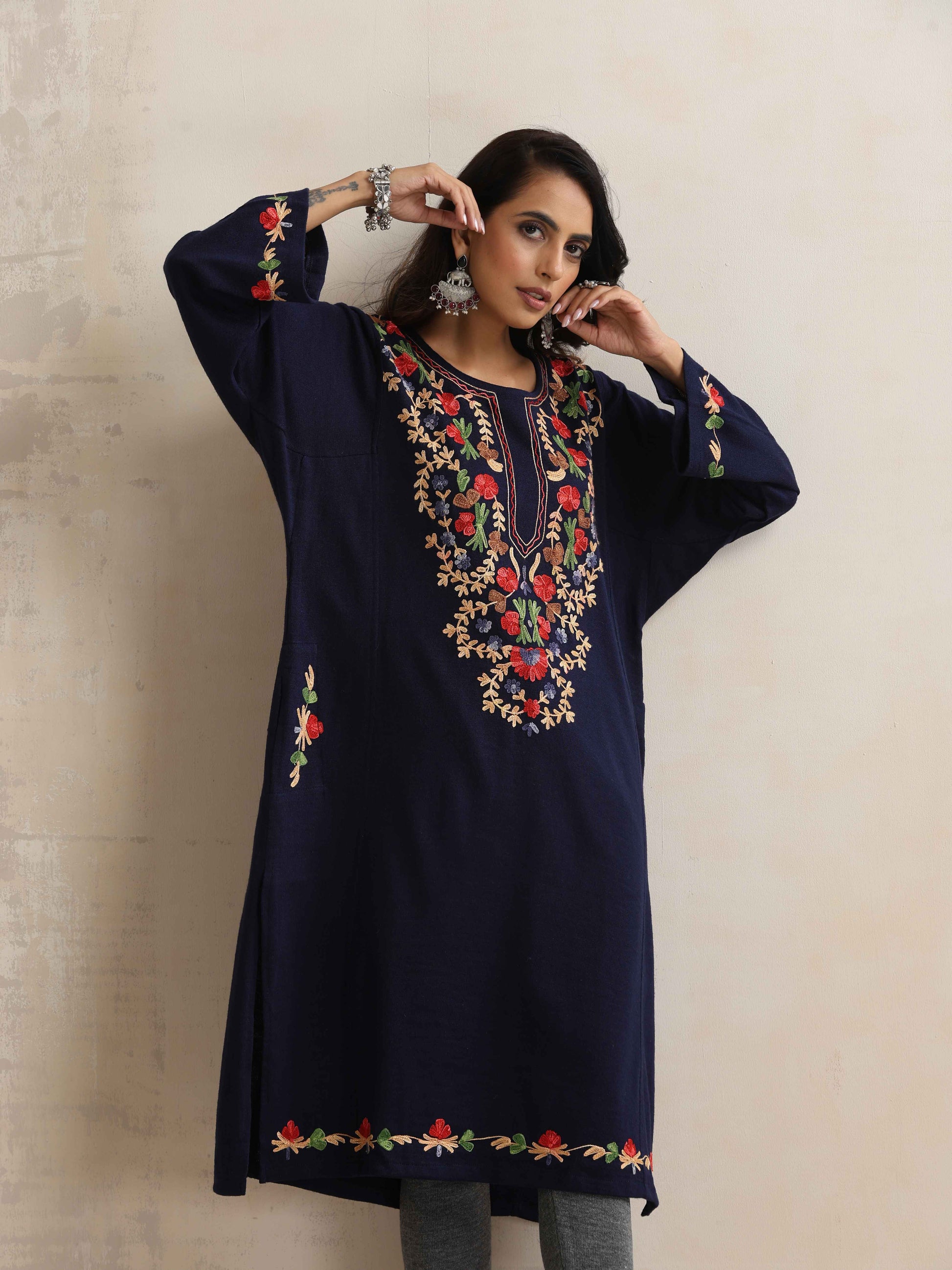 trueBrowns Blue Kashmiri Embroidered Woollen Phiran Kurta | Swadesiicart