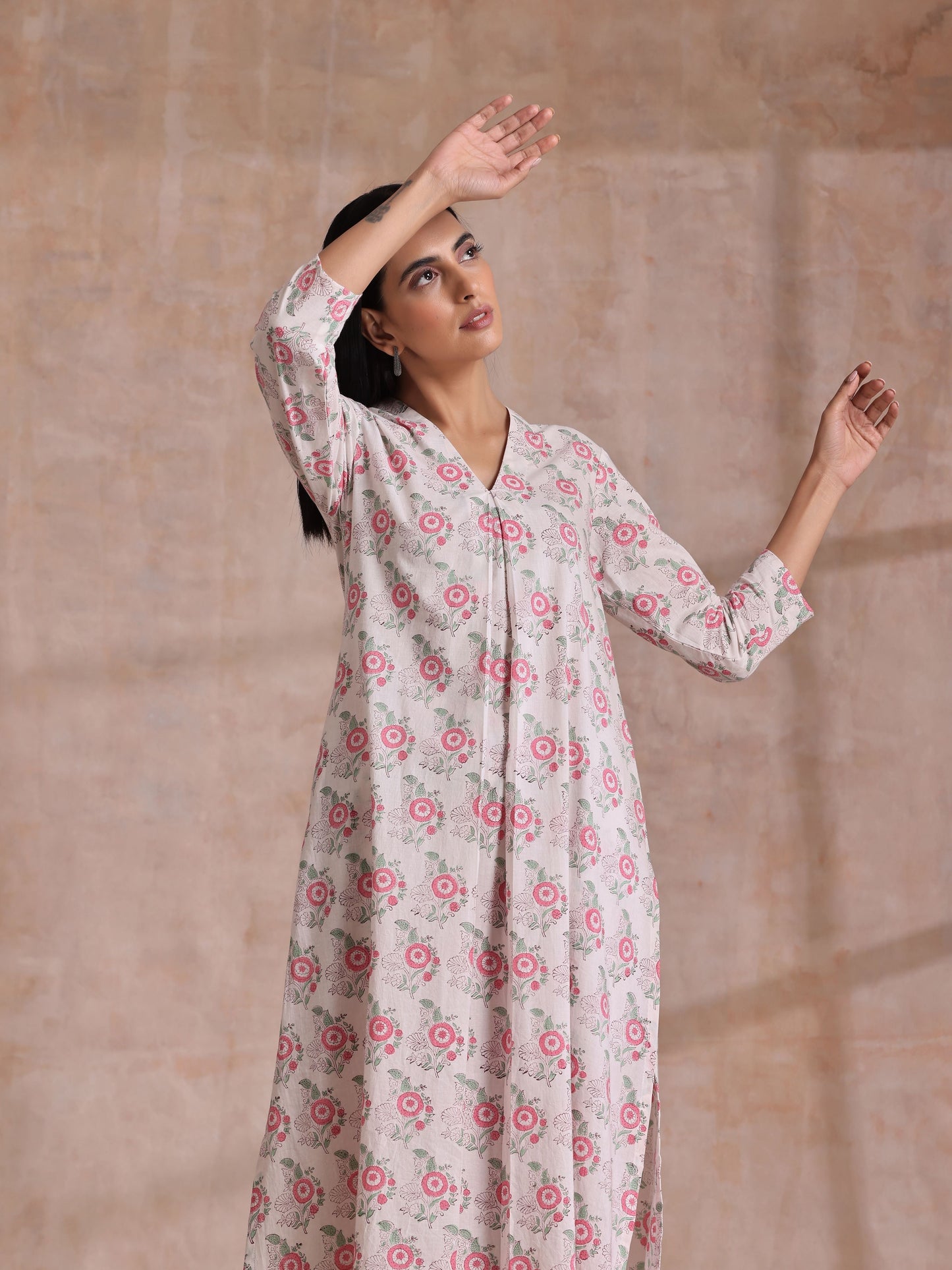 trueBrowns Pink Green Buta On White Block Print Cotton Slit Kurta Pant Set | Swadesiicart