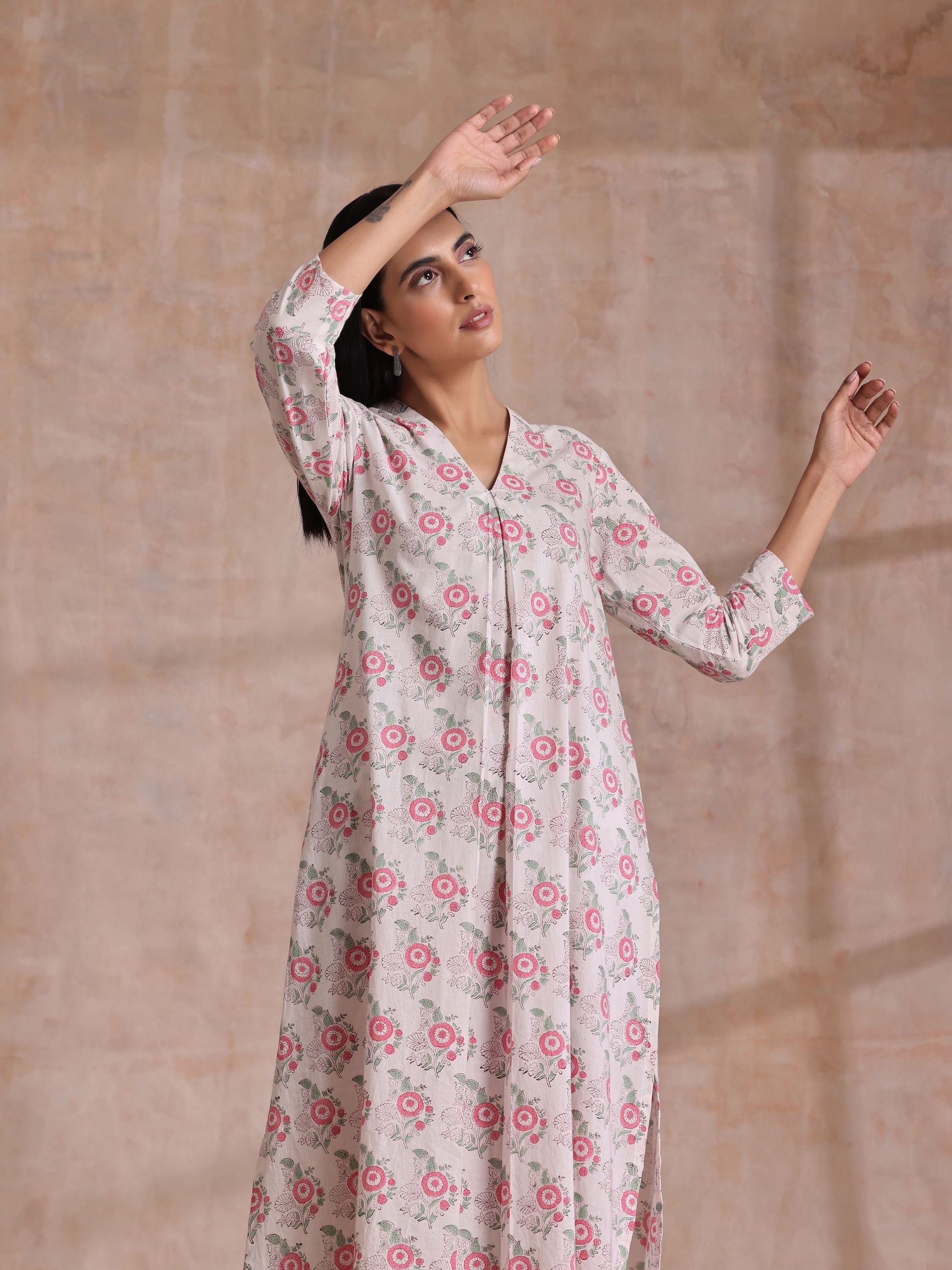 trueBrowns Pink Green Buta On White Block Print Cotton Slit Kurta Pant Set | Swadesiicart