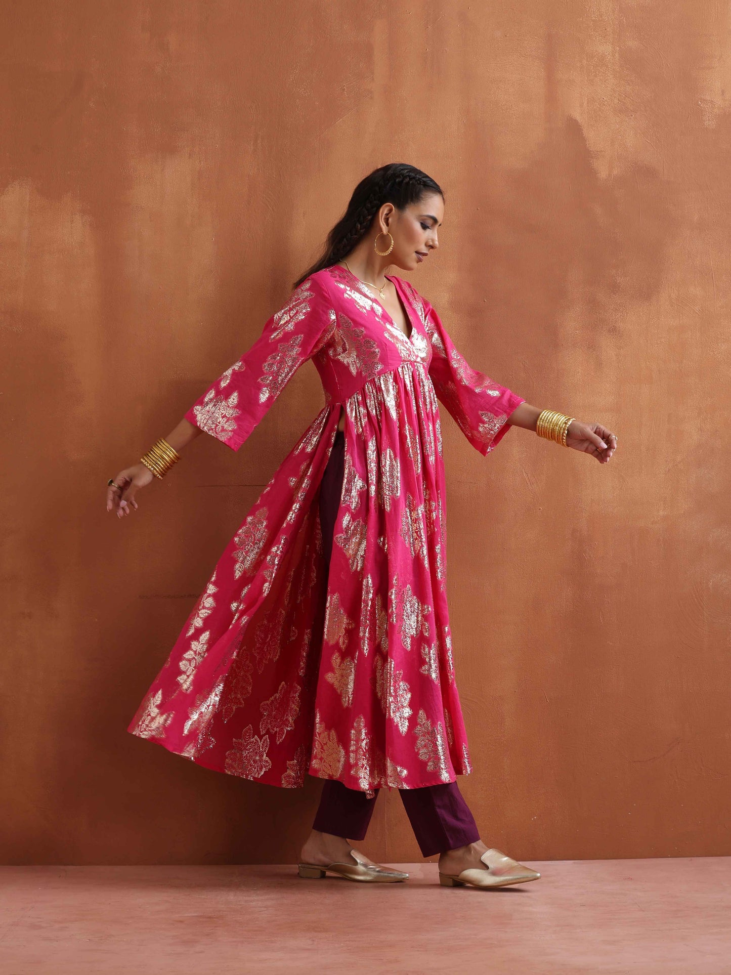 trueBrowns Pink Metallic Flared Anarkali Kurta Set | Swadesiicart