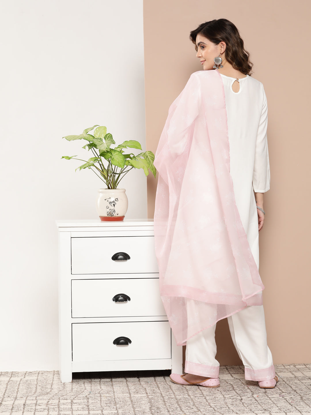 InWeave Women's Cream Straight Kurta Set W Pink White Print Organza Dupatta - Swadesiicart