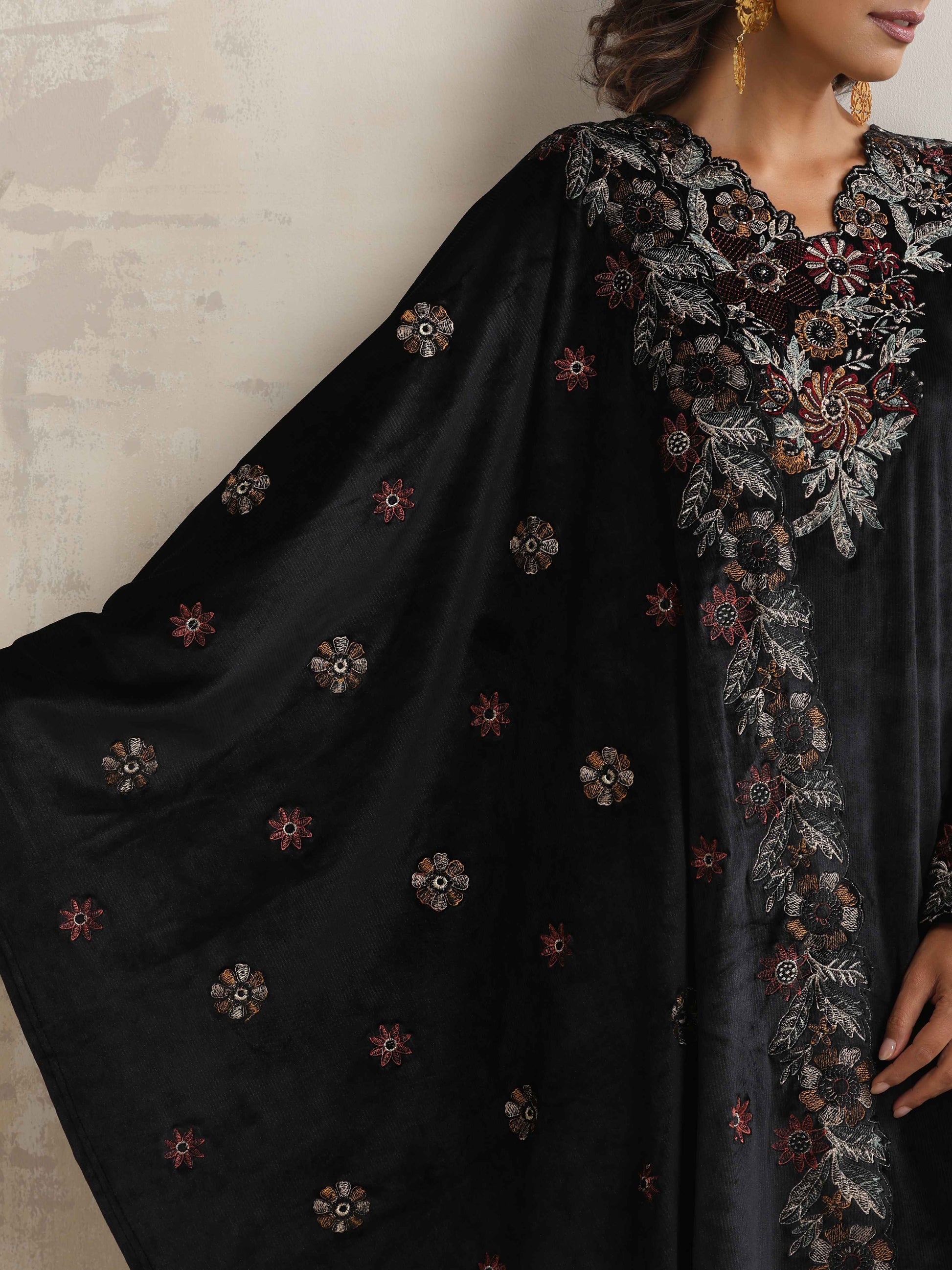 trueBrowns Black Velvet Floral Embroidered Kurta Pant Dupatta Set | Swadesiicart