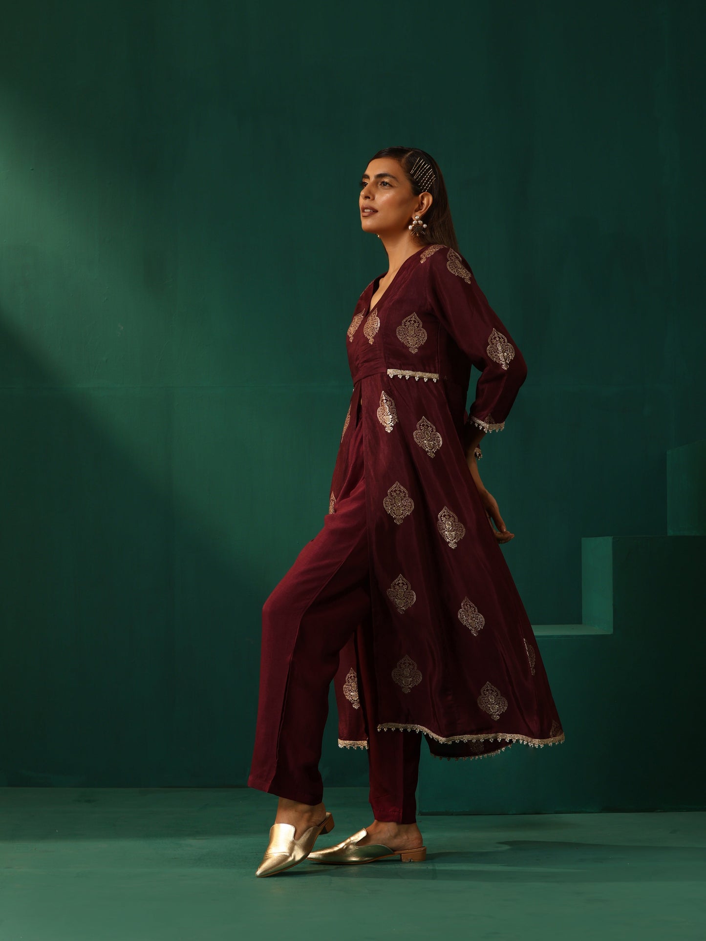 trueBrowns Wine Geometric Viscose Silk V-Neck Front Slit Kurta Pant Set | Swadesiicart