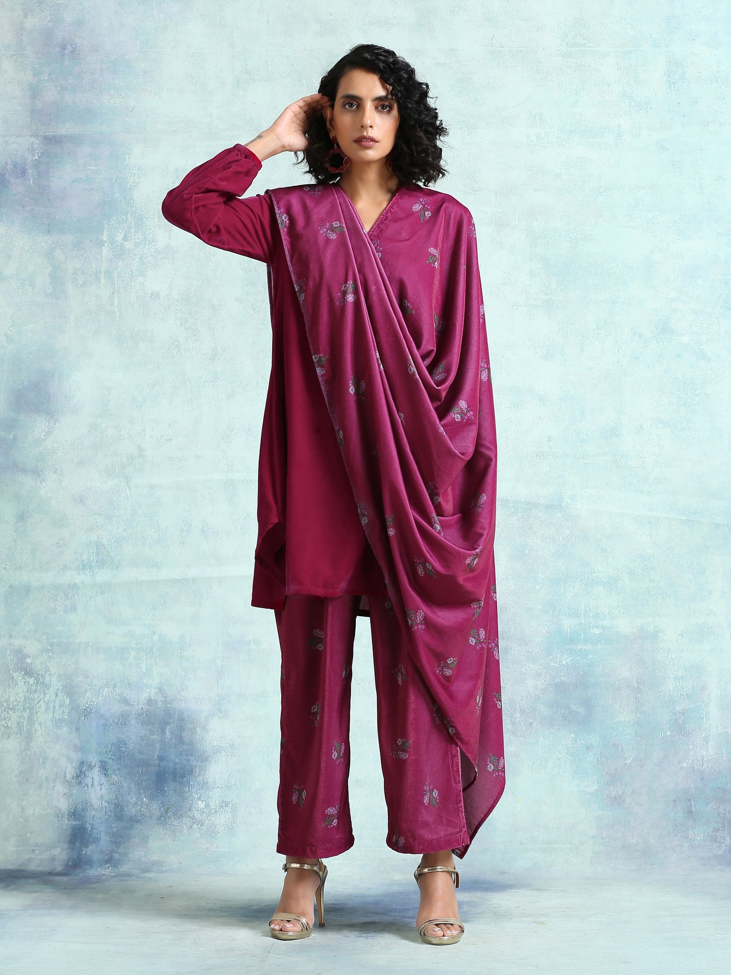 trueBrowns Magenta Printed Velvet Shawl | Swadesiicart