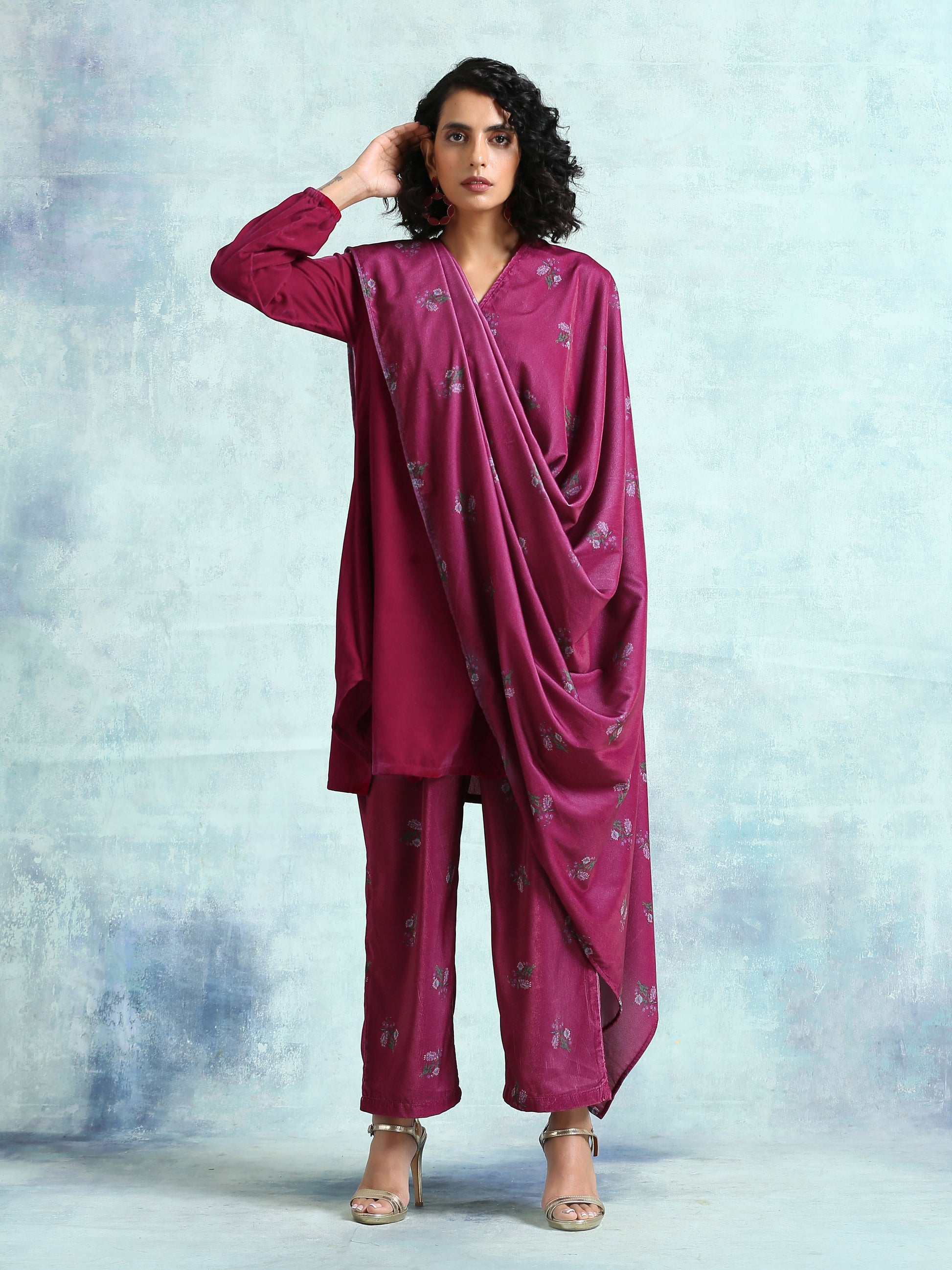 trueBrowns Magenta Printed Velvet Shawl | Swadesiicart