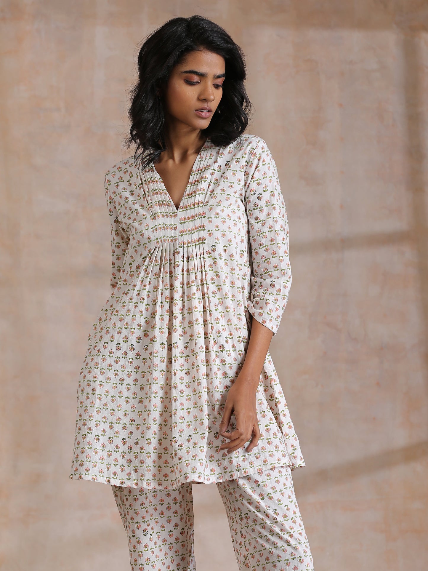 trueBrowns White With Small Floral Booti Print Cotton Pleated Co-Ord Set - Swadesiicart