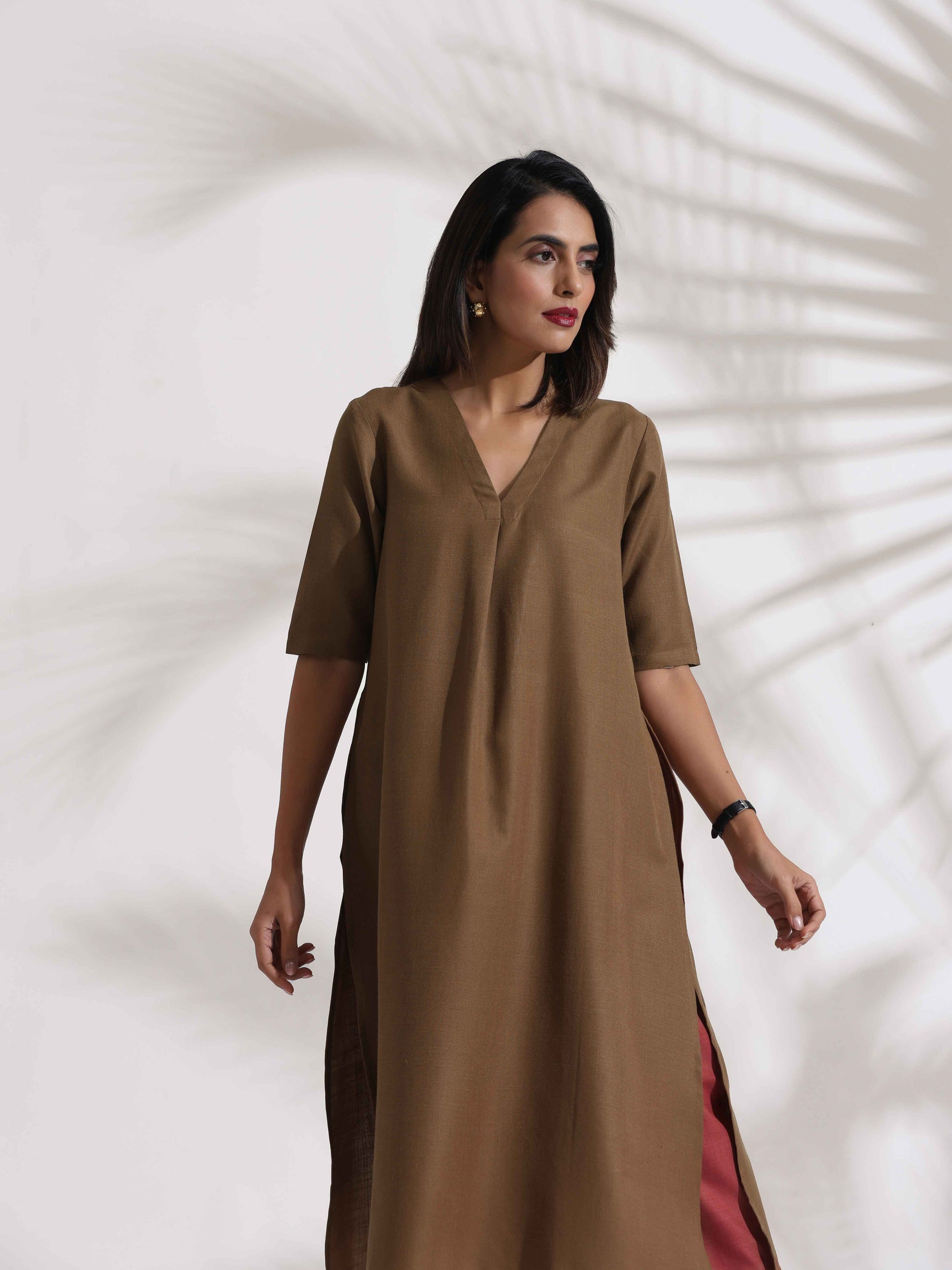trueBrowns Brown Slub Highslit Kurta Set | Swadesiicart