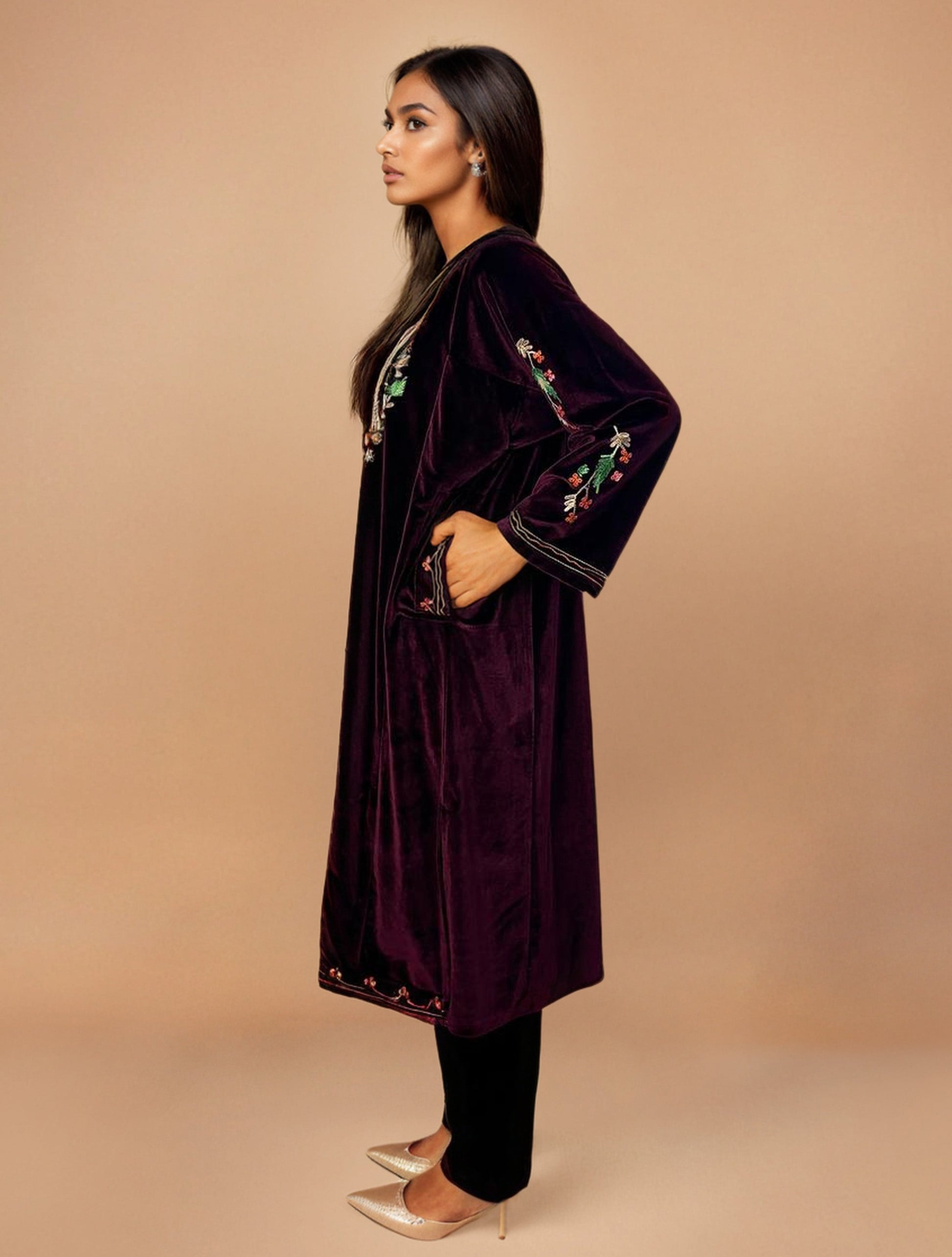 trueBrowns Maroon Velvet Embroidered Kurta Set | Swadesiicart