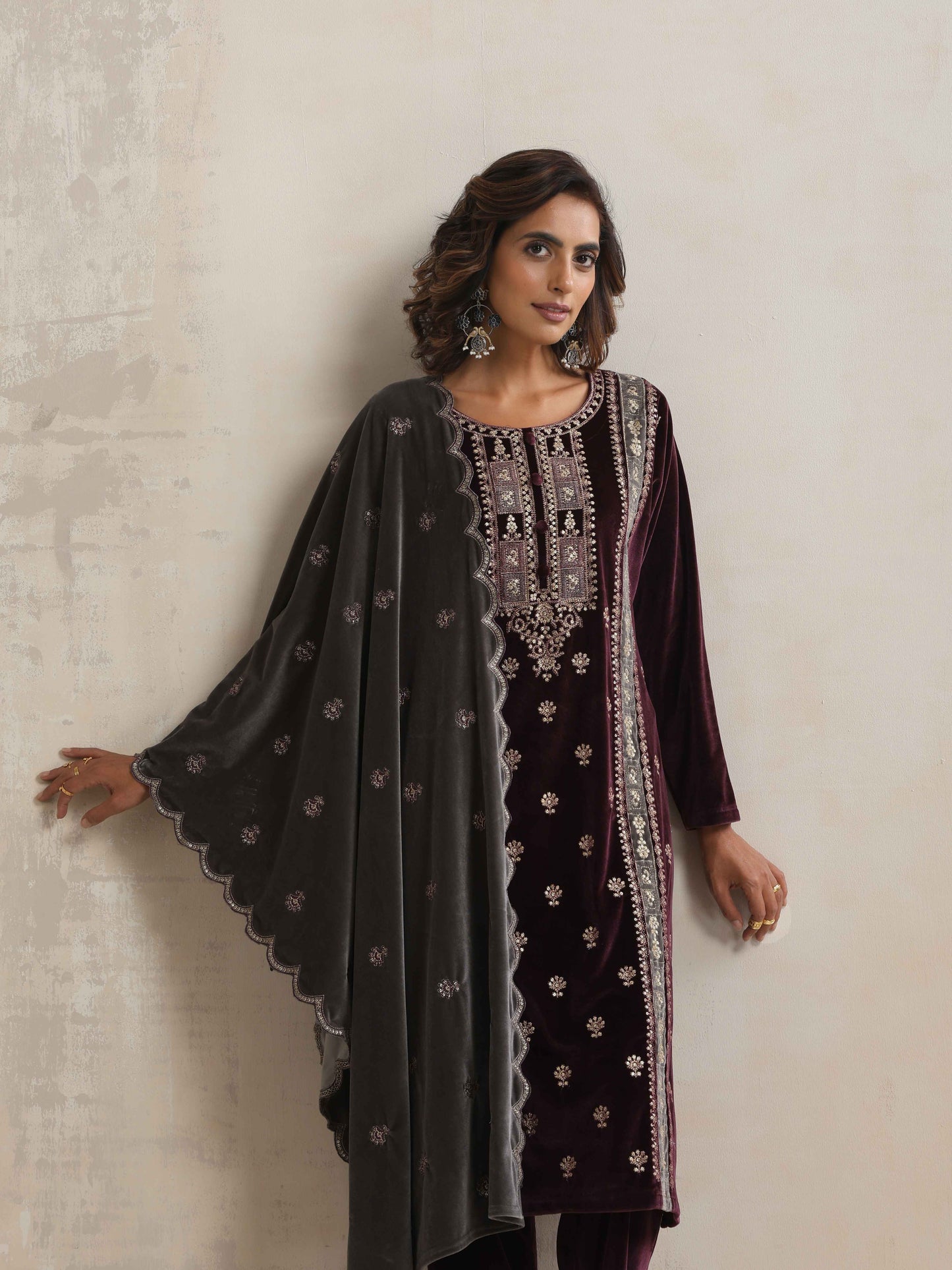 trueBrowns Purple Velvet Embroidered Kurta Pant Dupatta Set | Swadesiicart